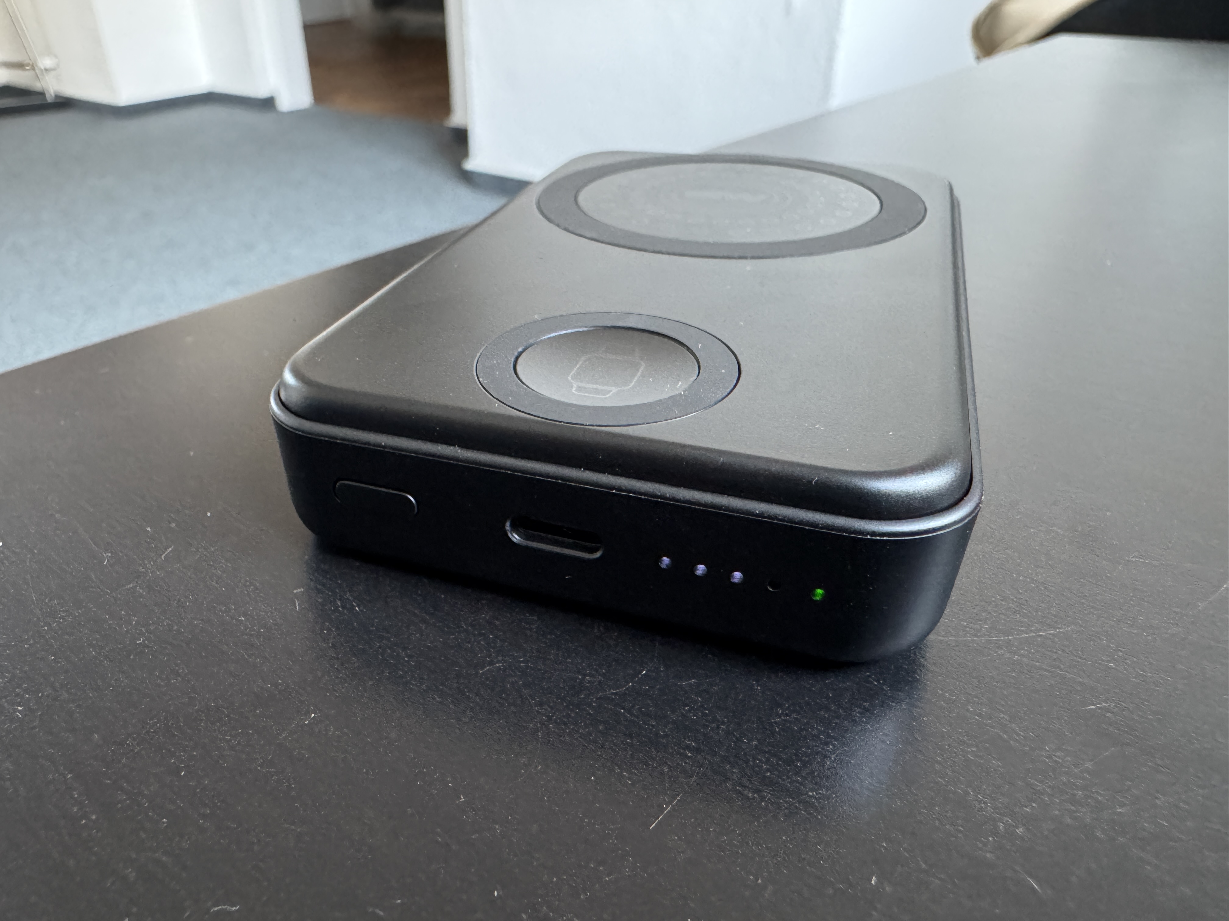 black wireless charger usb port