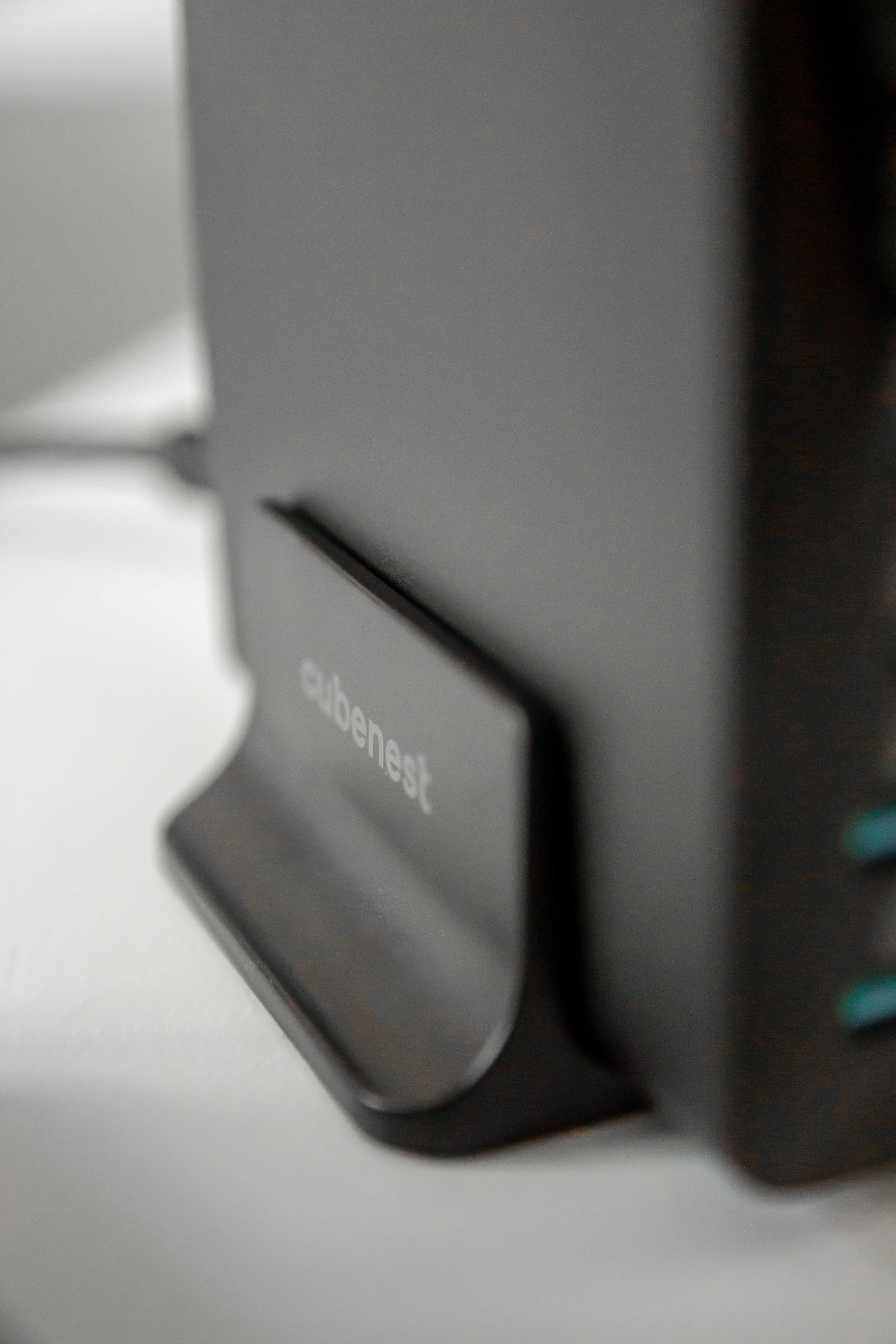 cubenest charger closeup