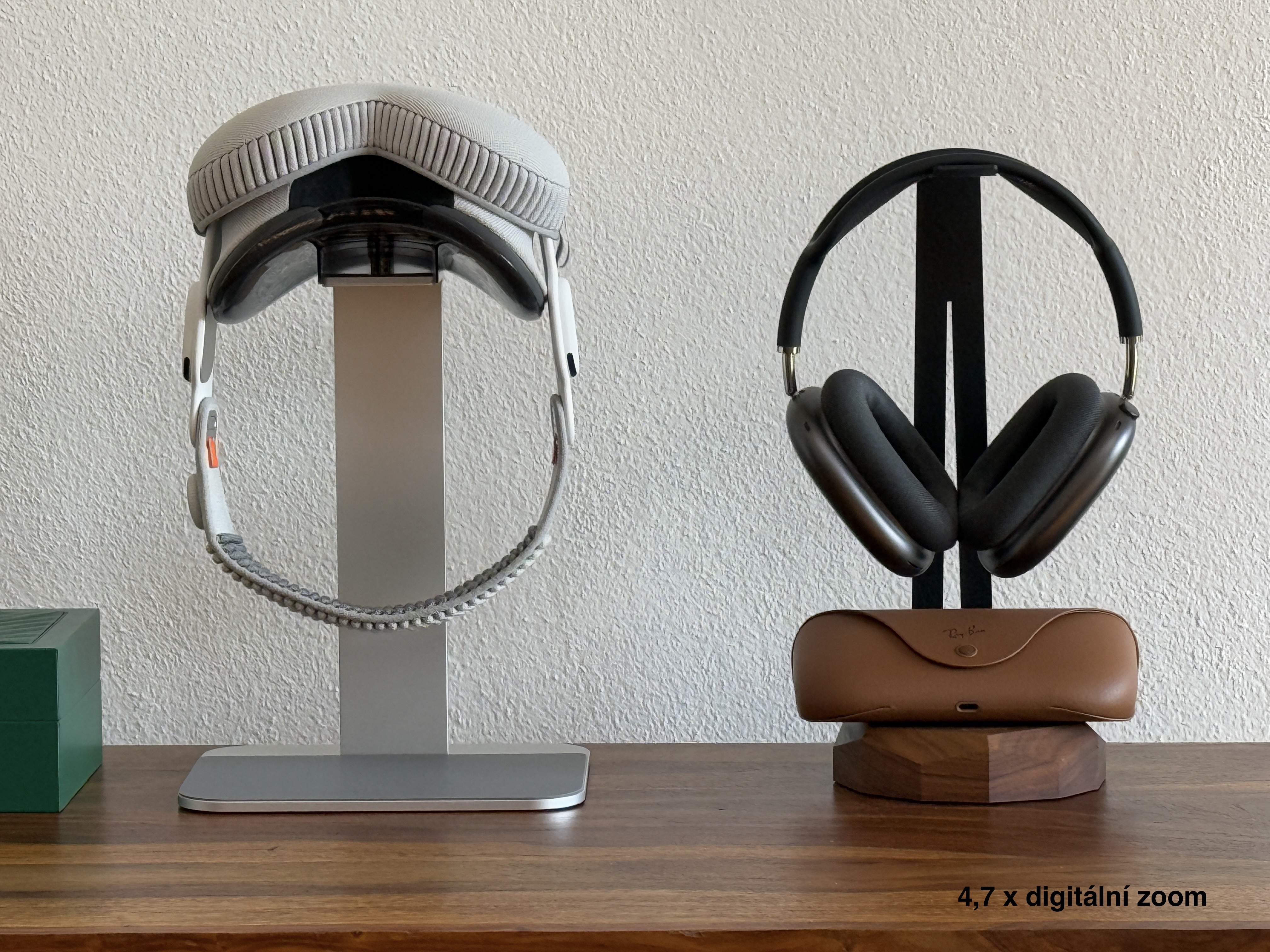 headphones display zoom