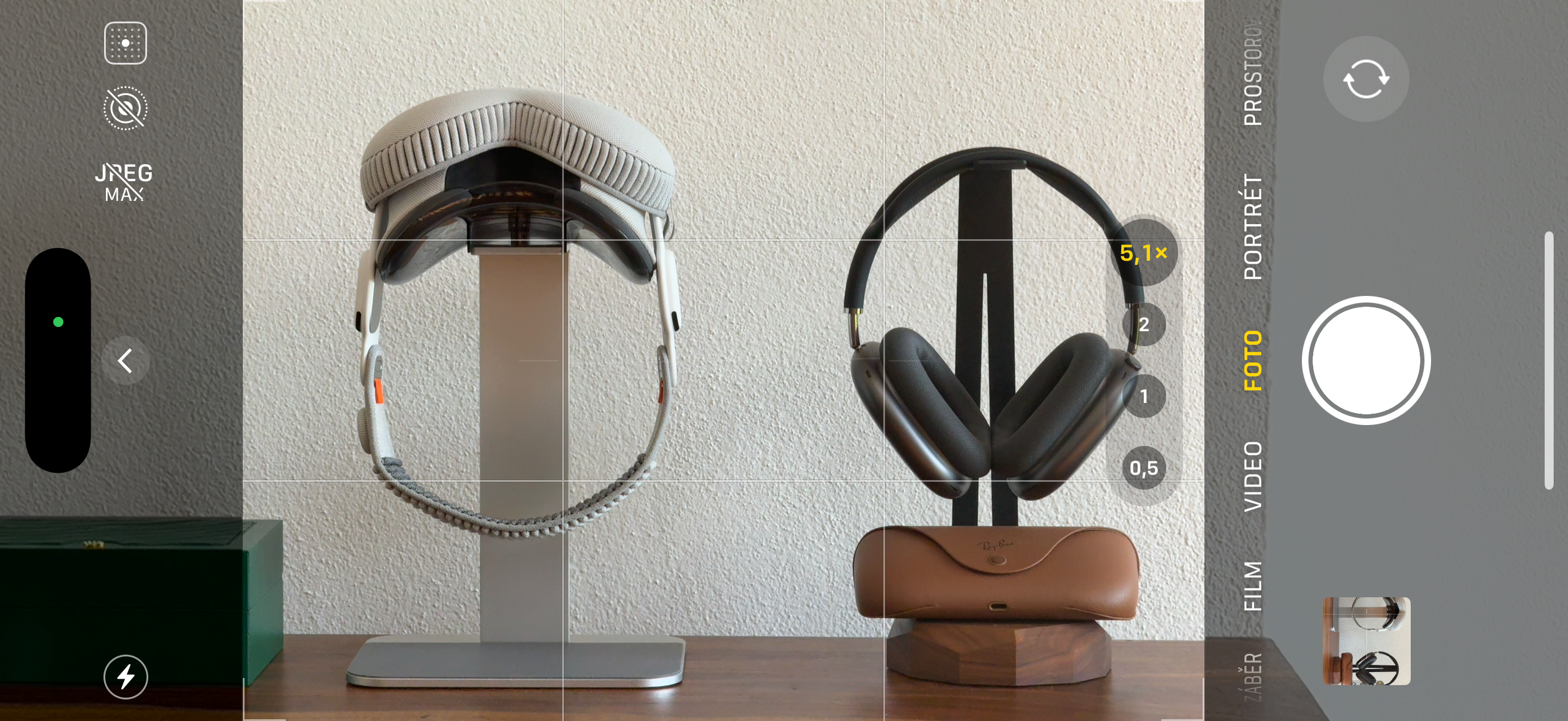 headphones stand camera view