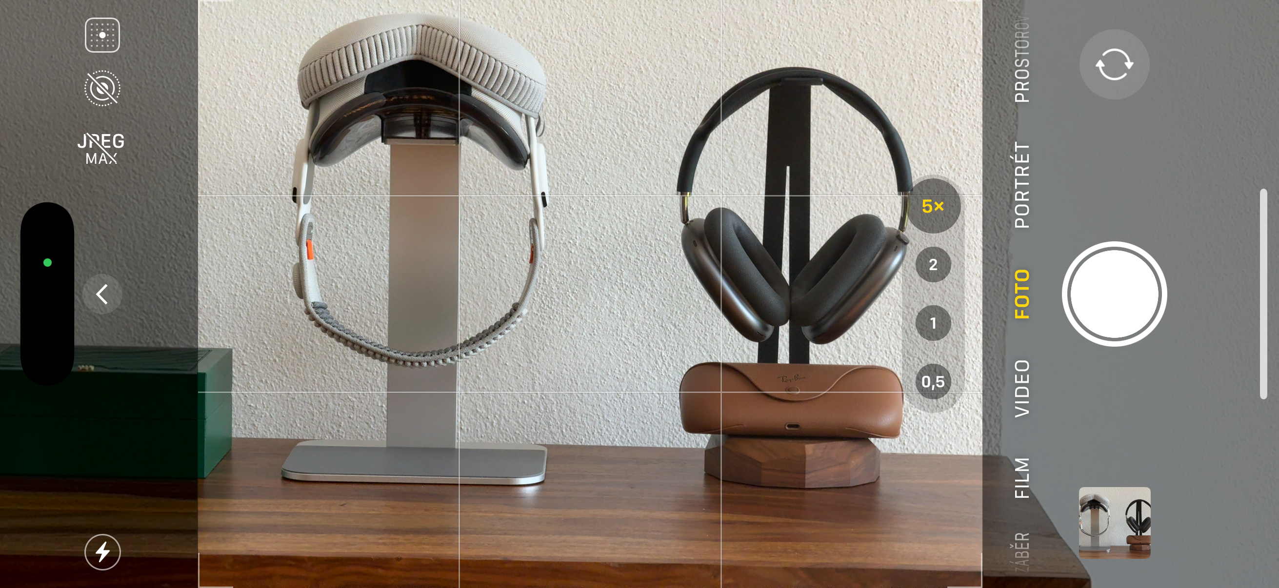 headphones stand camera