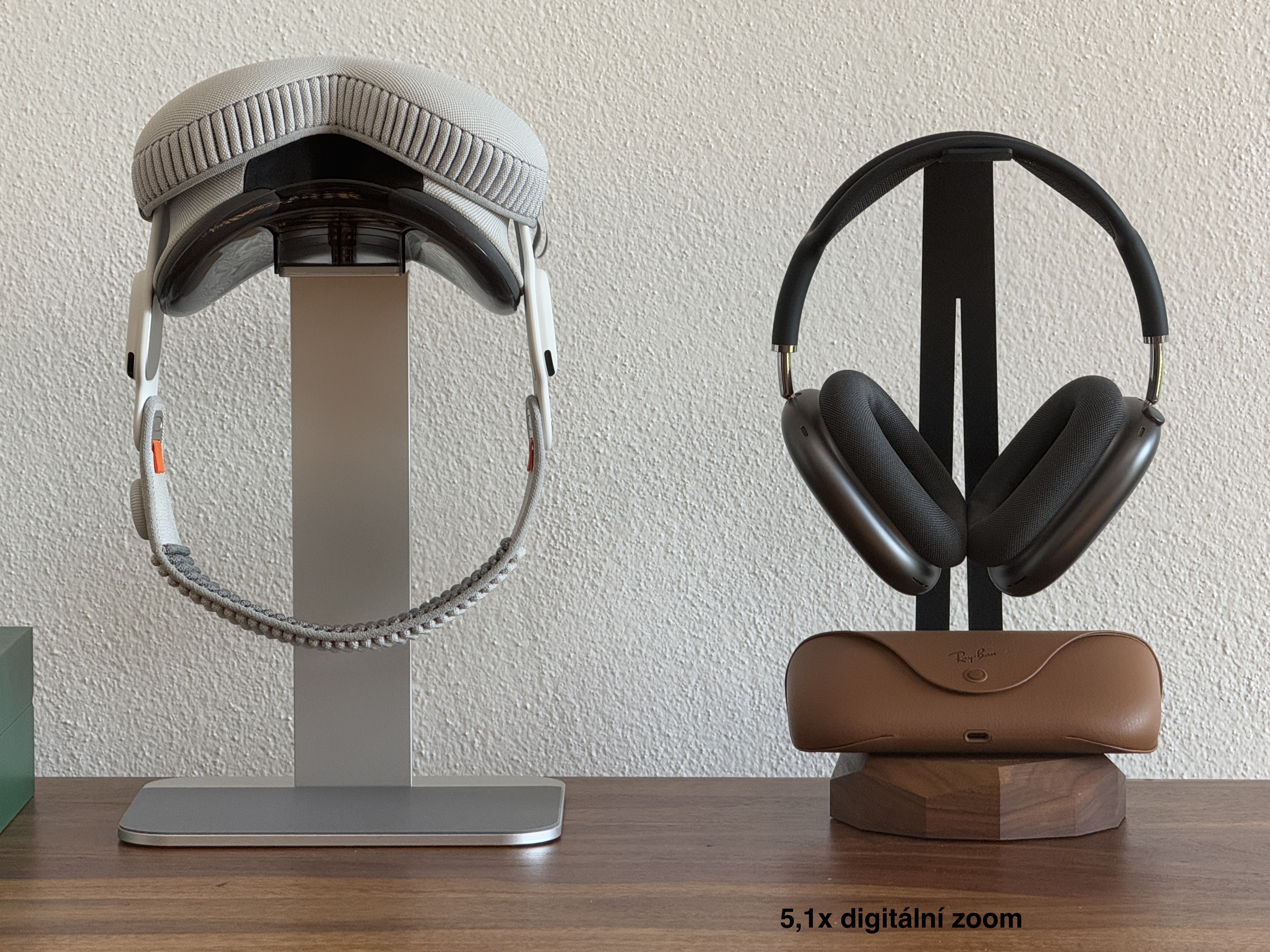 headphones stand setup