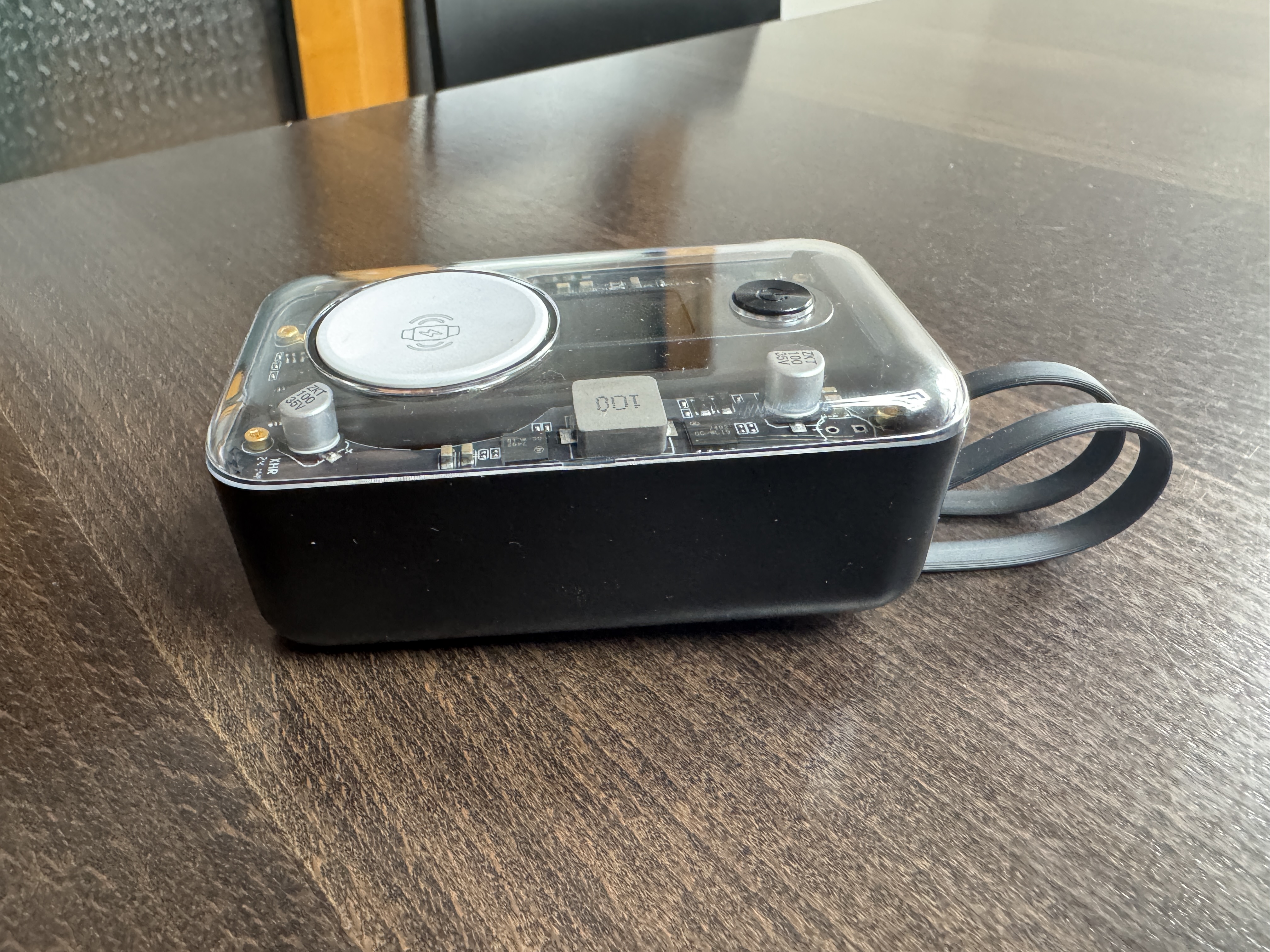 promate power bank angle view