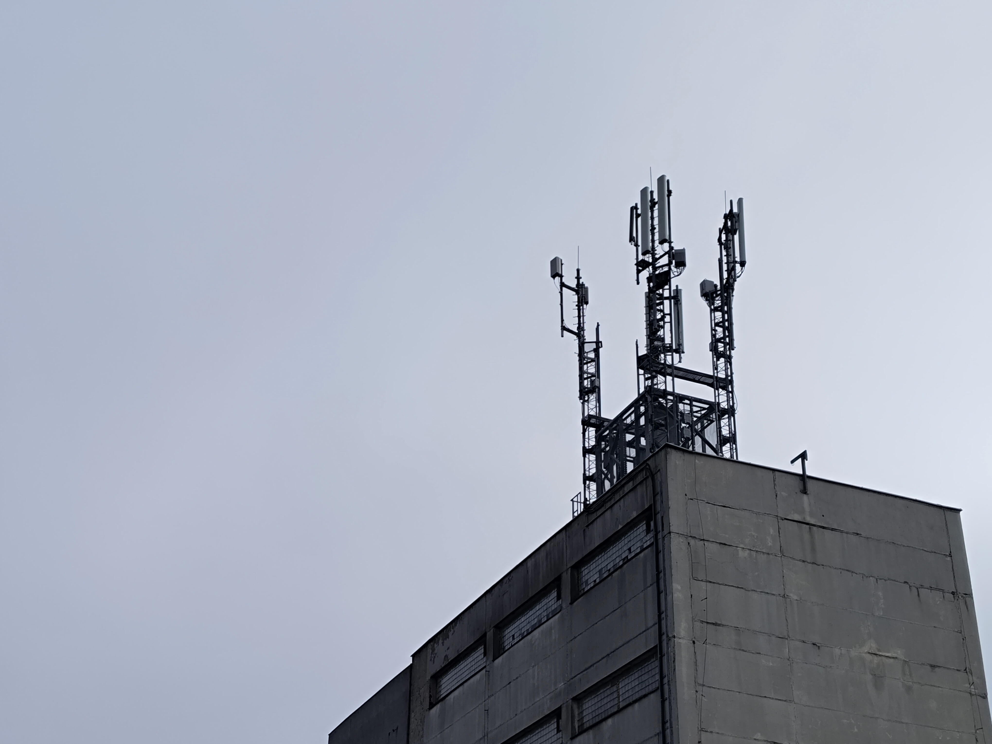 antennas on building rooftop