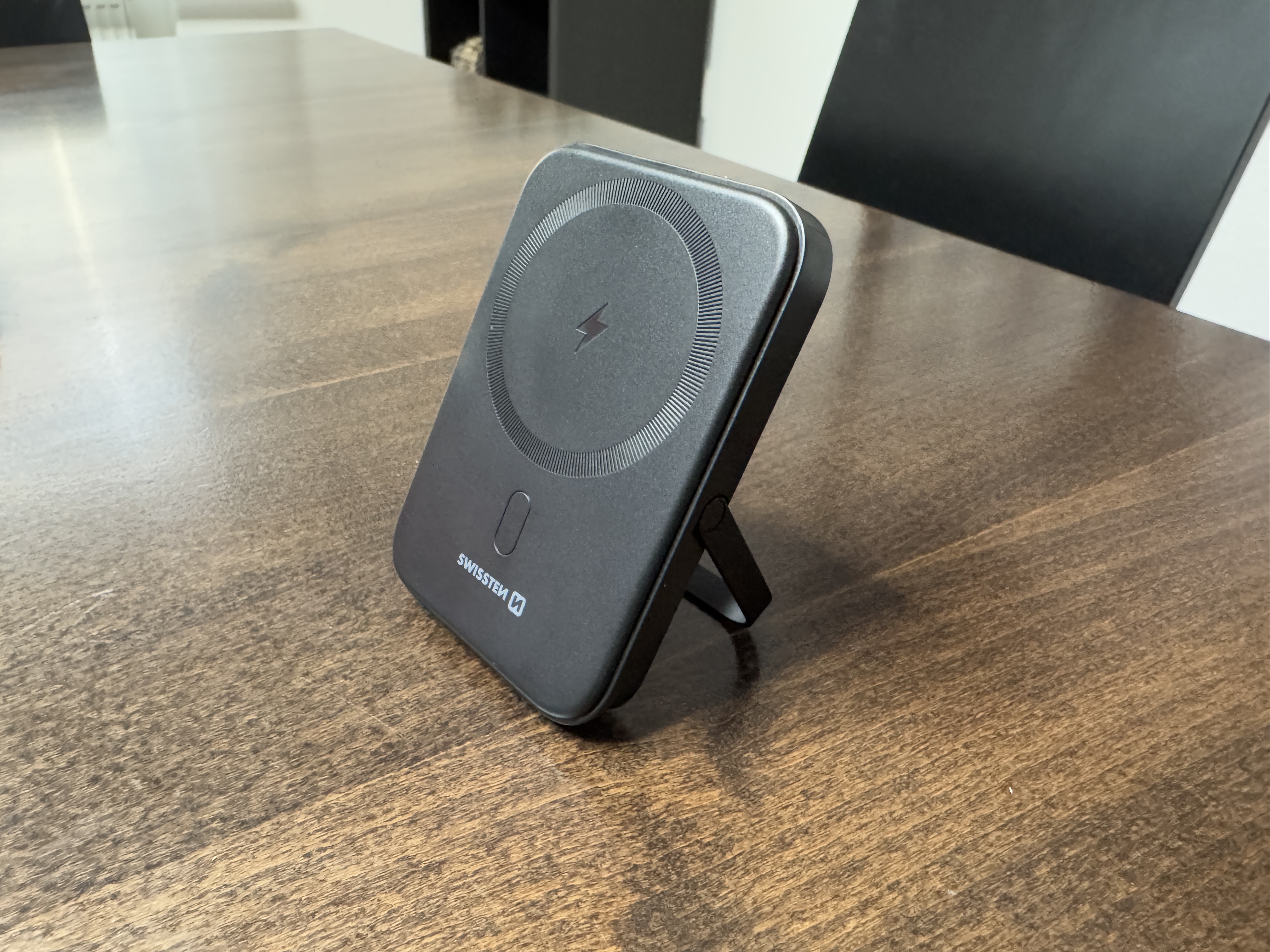 wireless charger standing