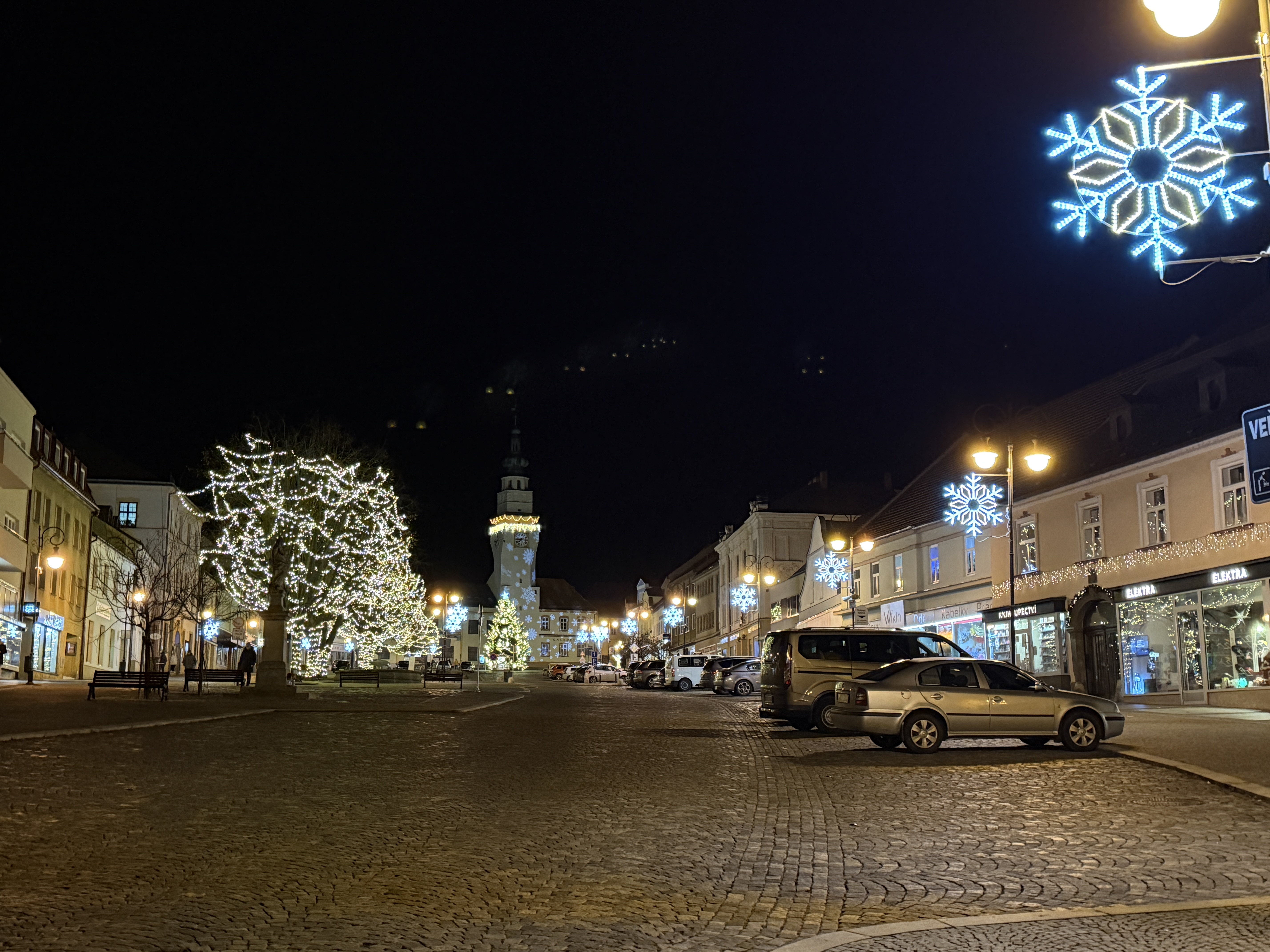 town square night decorations