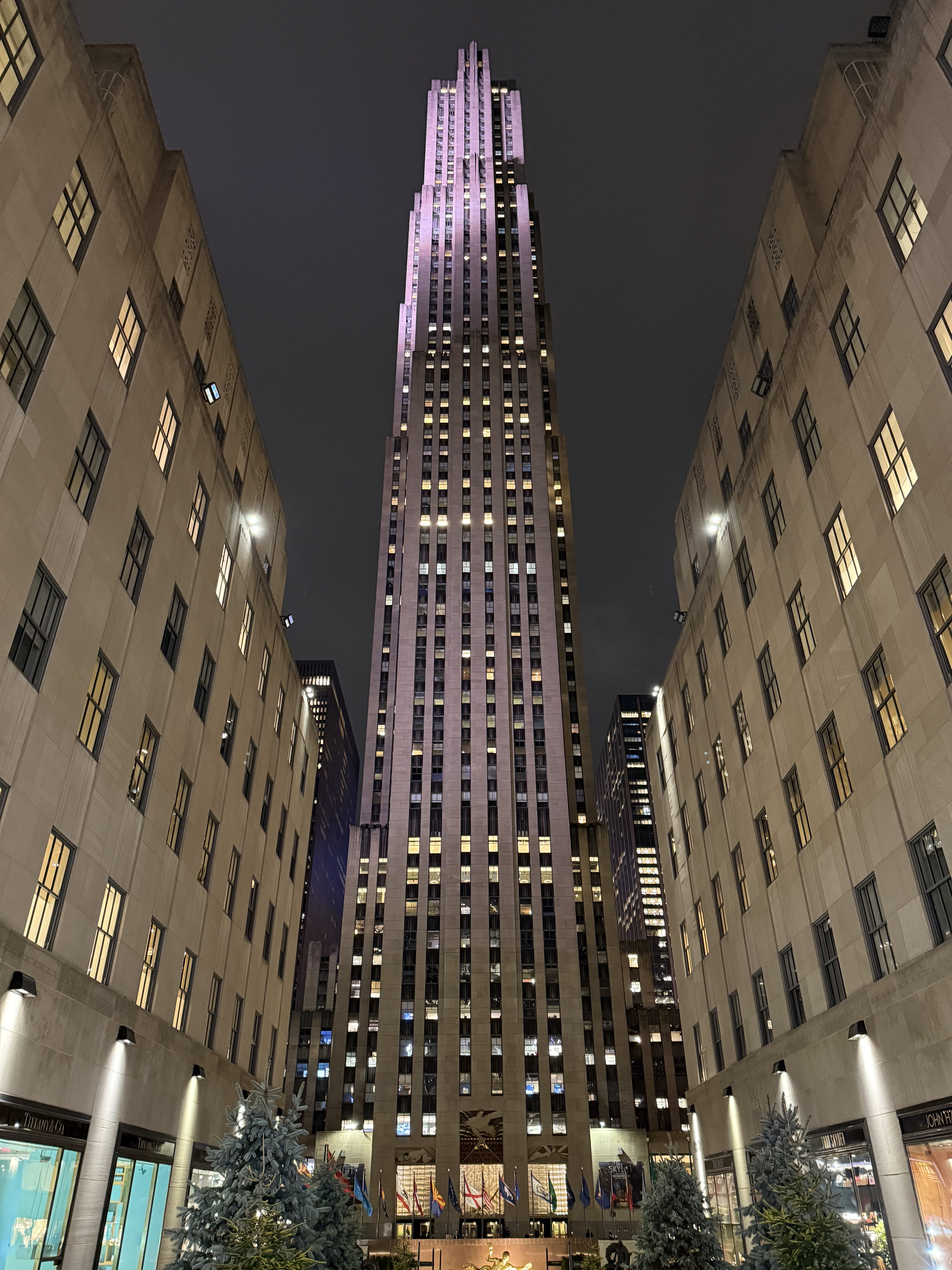 Rockefeller Center at Night – Stunning NYC Landmark Illuminated