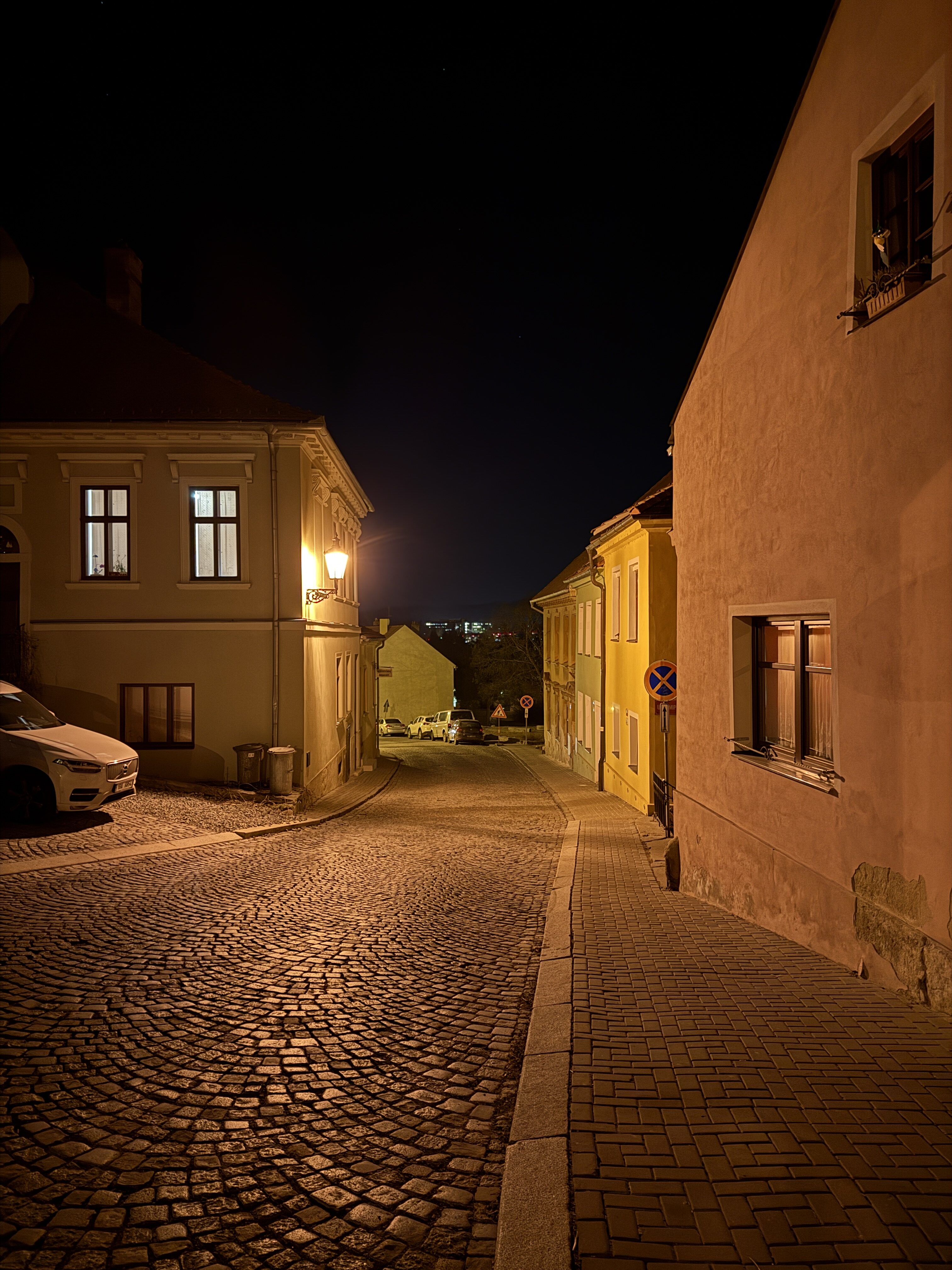 iPhone 16 Pro foto noc 7