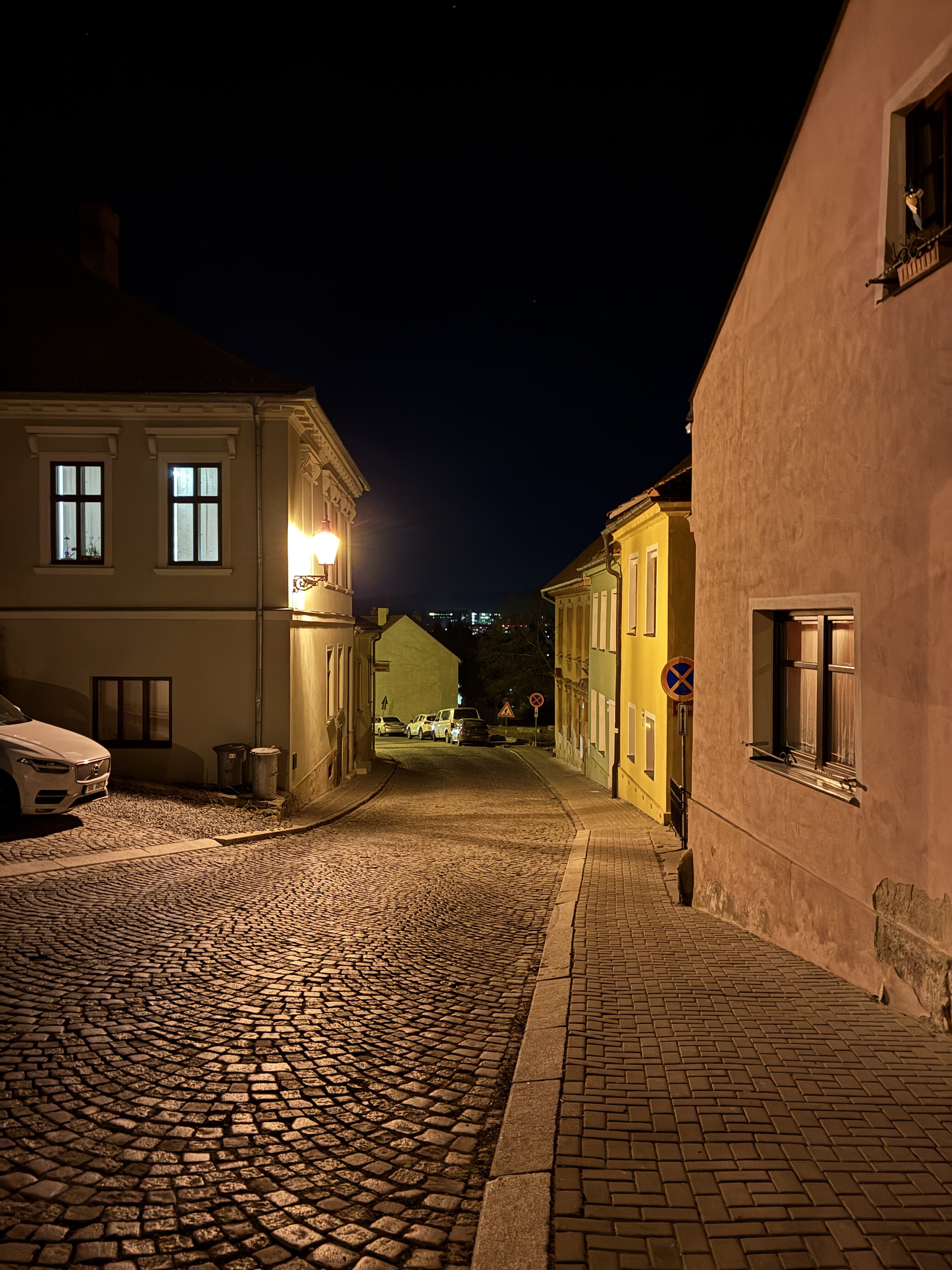 iPhone 16e foto noc 8