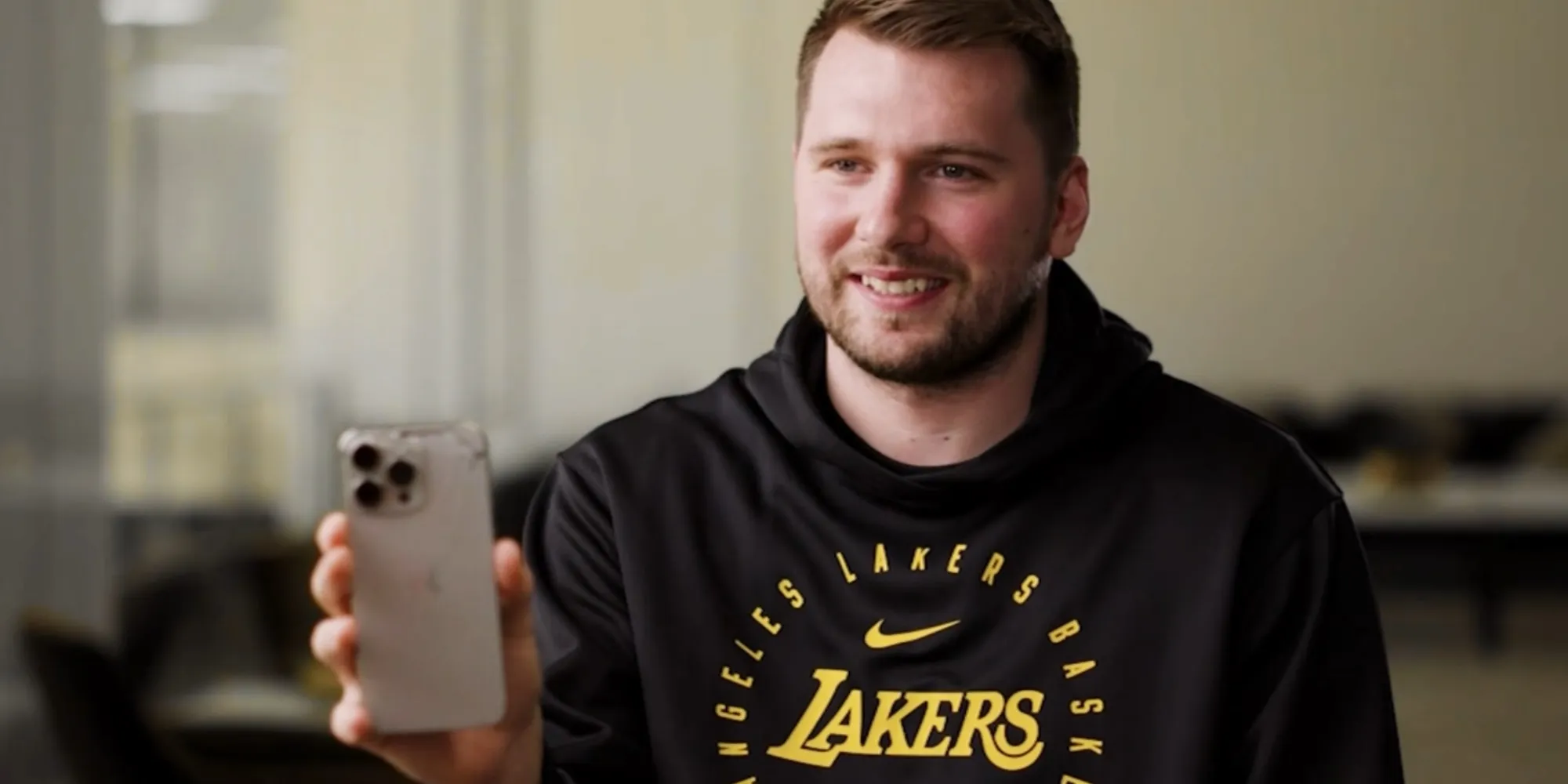 luka-doncic-iphone.jpg luka-doncic-iphone.jpg