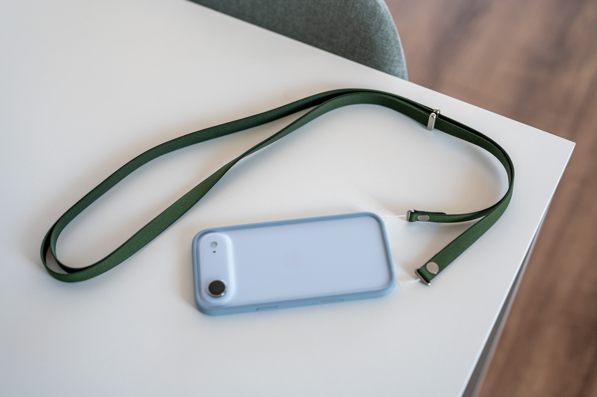 Gurman: iPhone Air 2 nebyl odložen kvůli mizerným prodejům, druhý foťák u něj není na pořadu dne