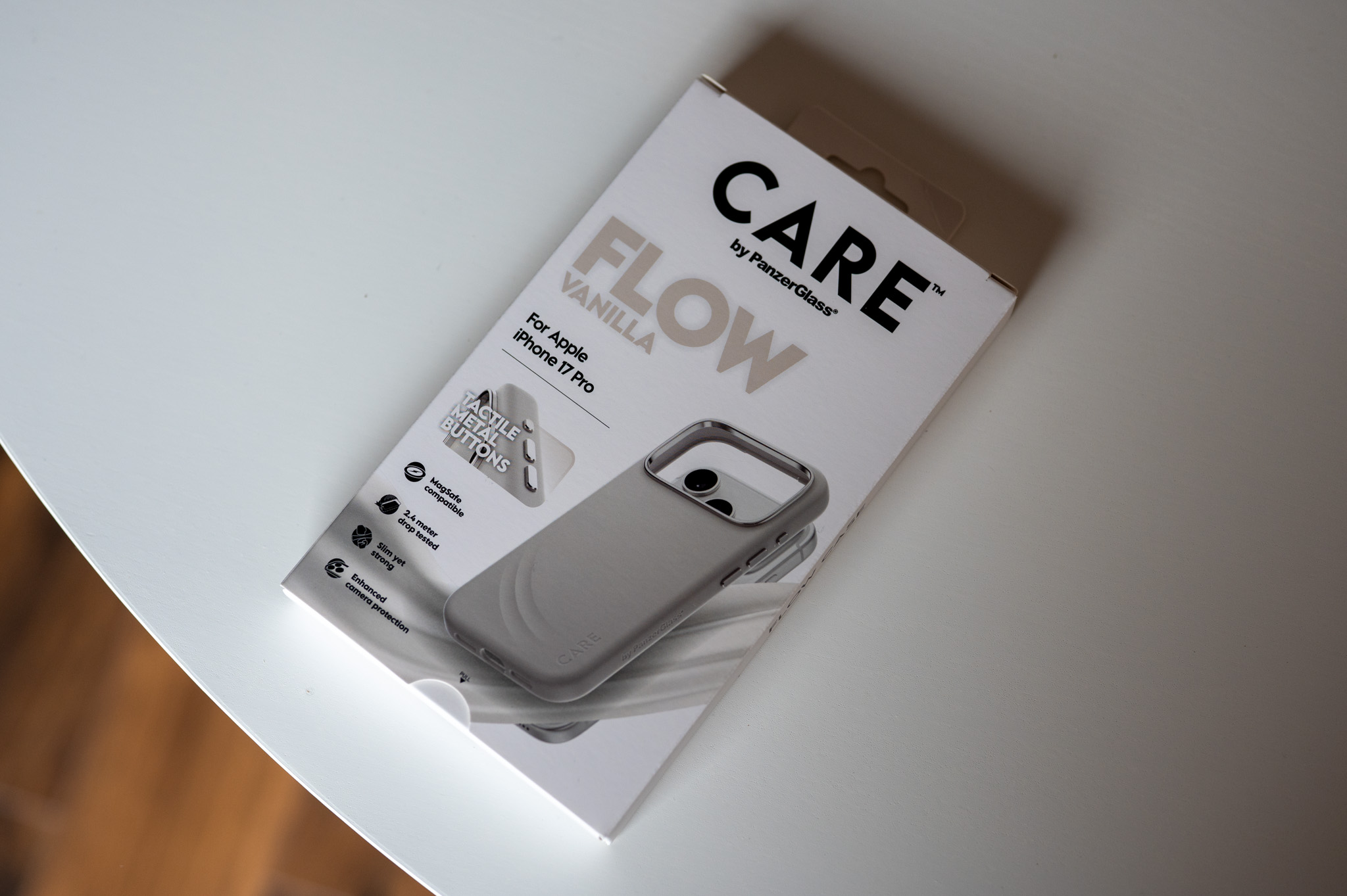 PanzerGlass CARE Flow MagSafe Vanilla 2