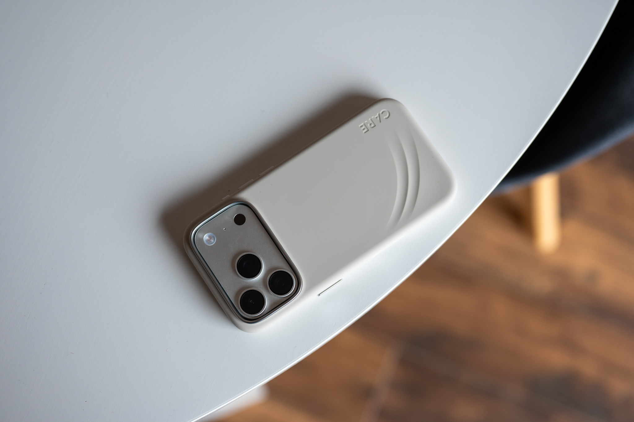 Recenze PanzerGlass CARE Flow MagSafe Vanilla: Styl, který chrání i bez ztráty elegance