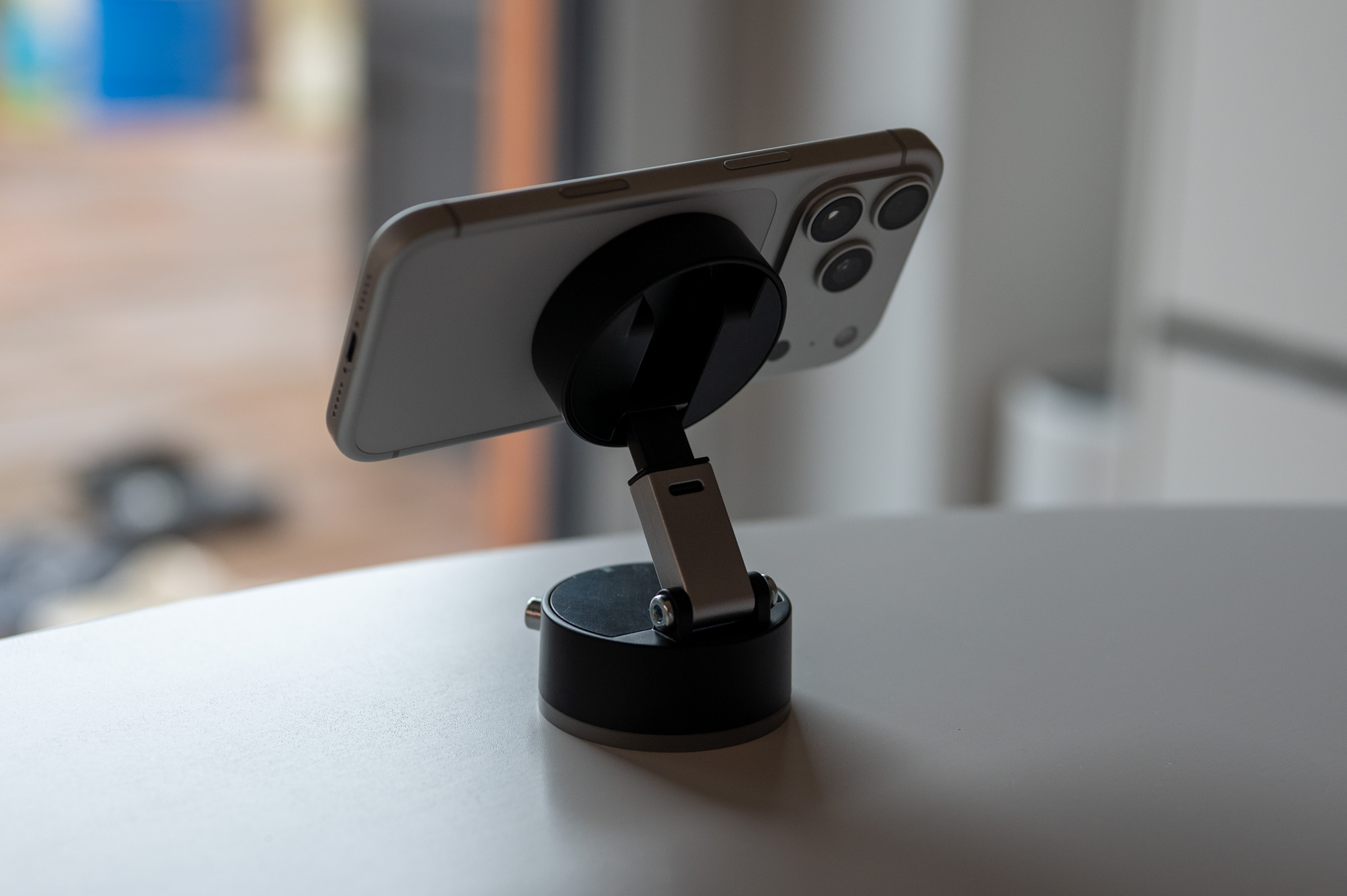 Recenze Statik HyperMount Vacuum Car Mount: Magnet, který se nepustí ani na tankodromu