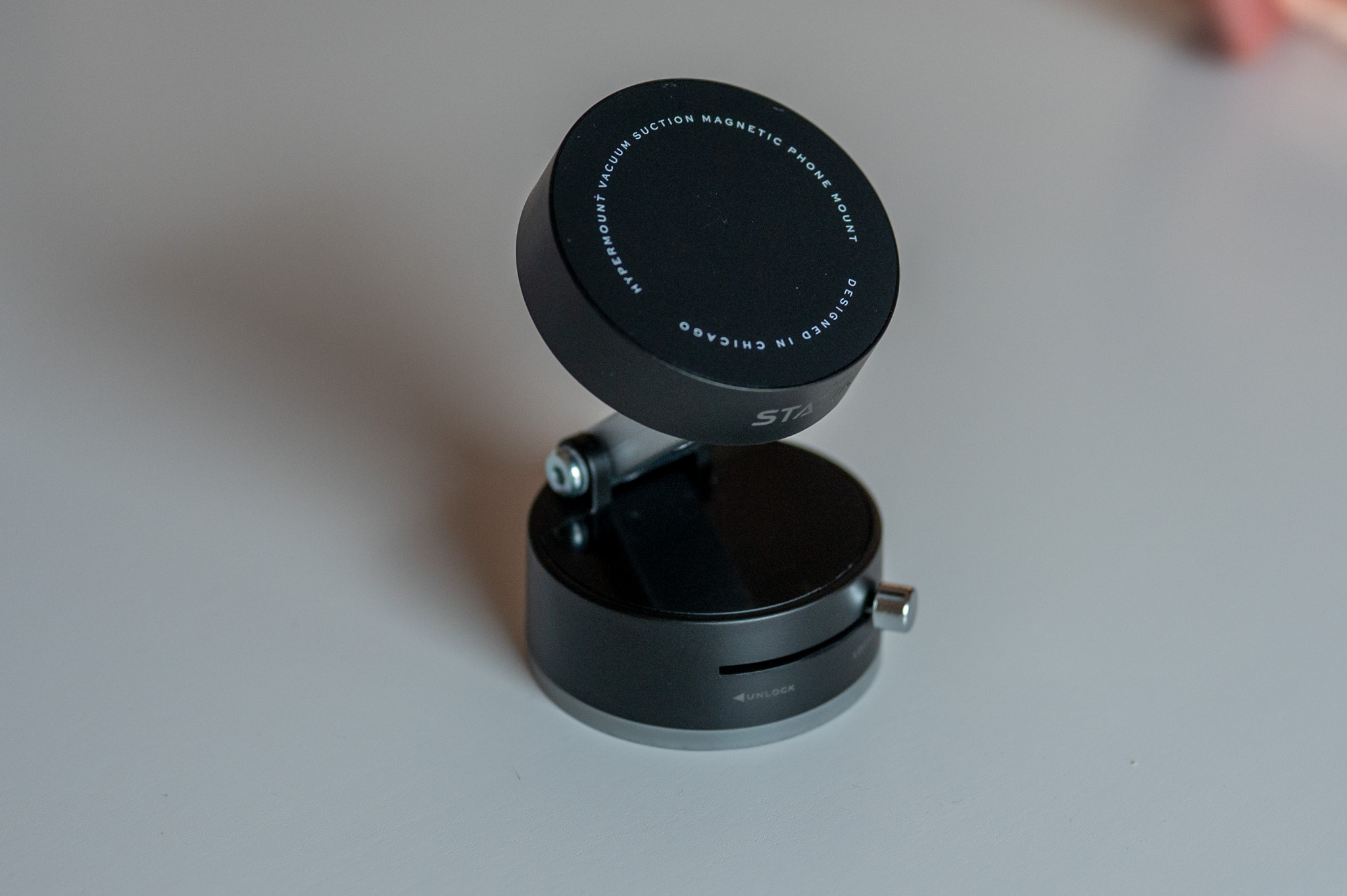 Recenzie Statik HyperMount Vacuum Car Mount Magnet Ktor Sa Nepust Recenzie Statik HyperMount Vacuum Car Mount Magnet Ktor Sa Nepust
