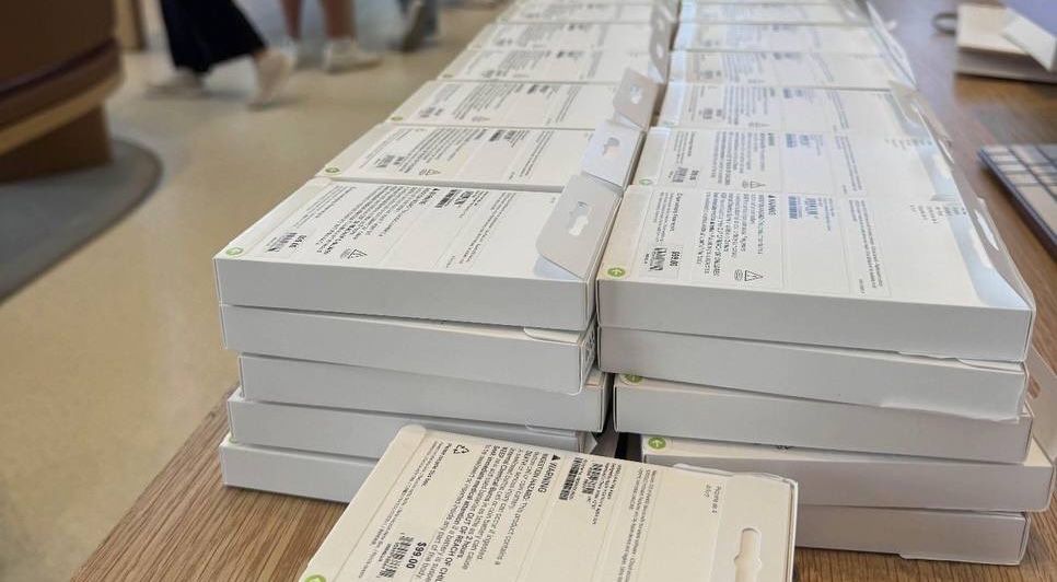 Šťastlivci odnášeli z Apple Storů plné tašky AirTagů za pakatel, stačila k tomu několikaminutová chyba Applu