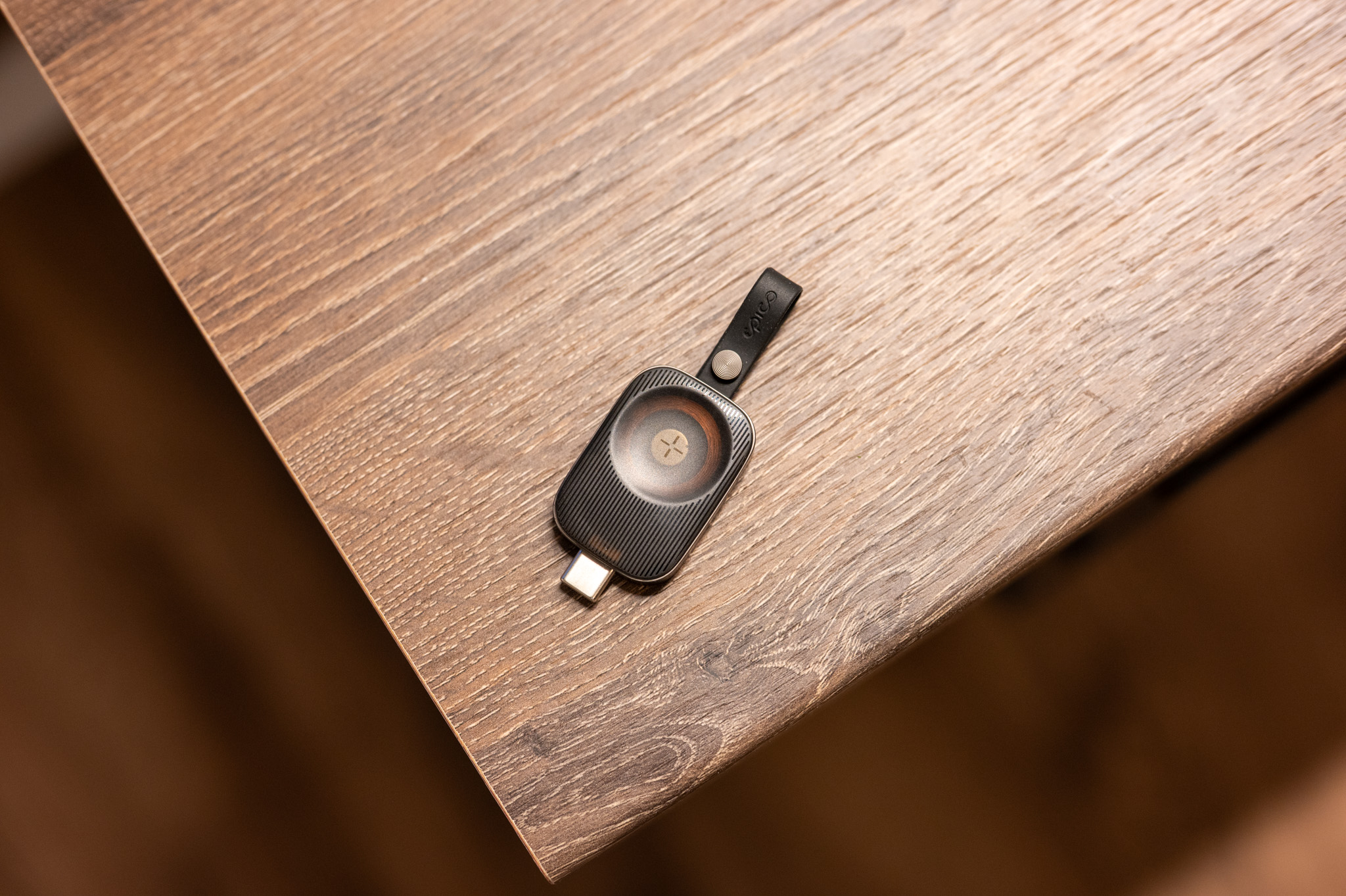 EPICO UltraBase Mini Watch Charger 3