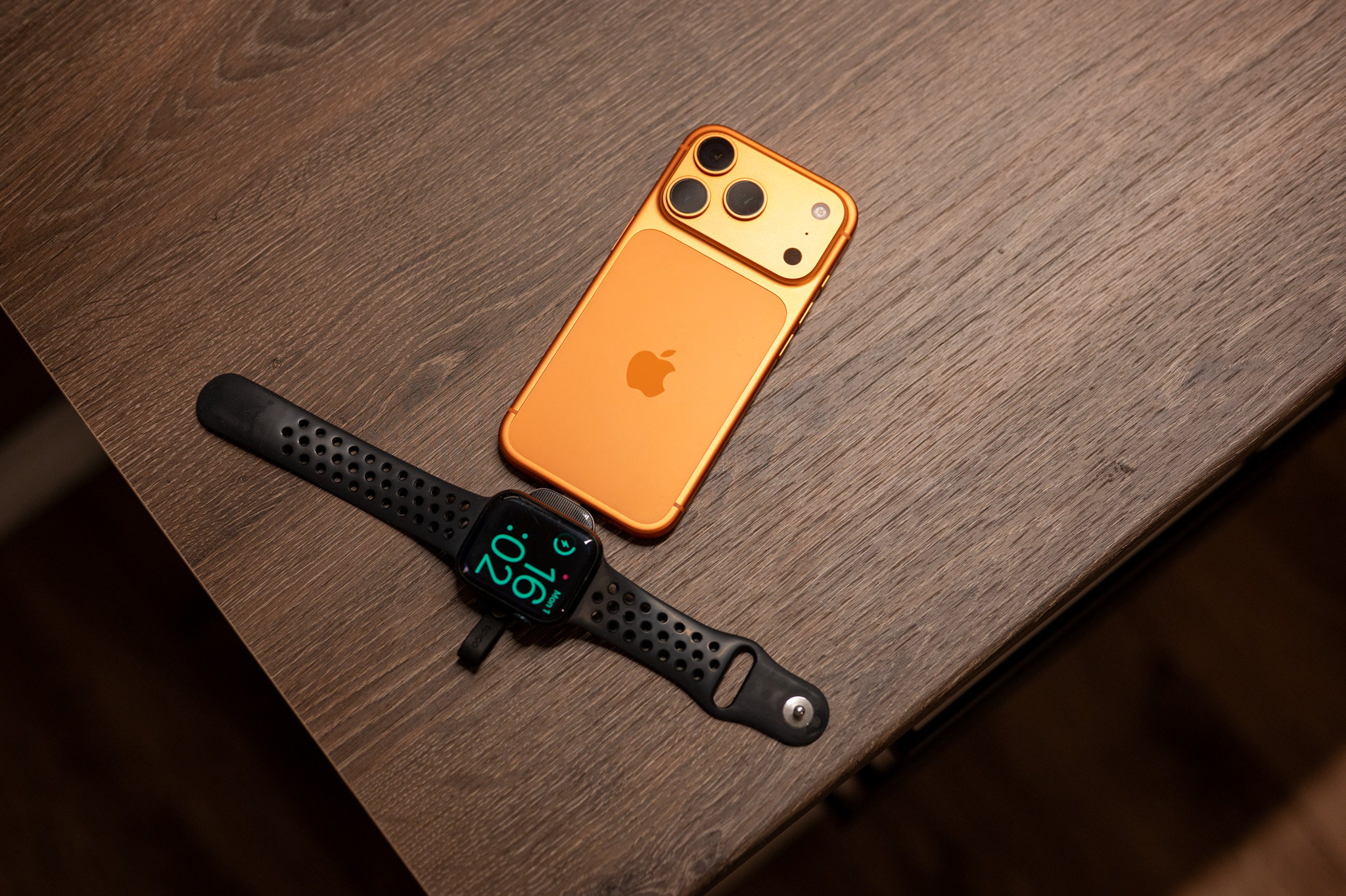 EPICO UltraBase Mini Watch Charger 5