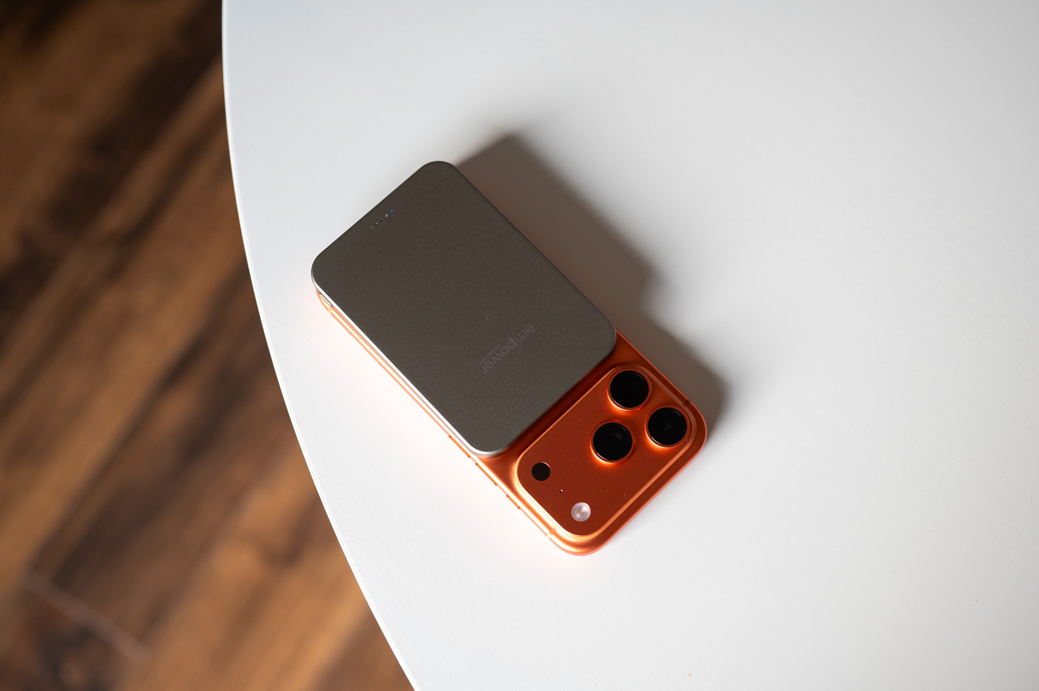 Recenze PanzerGlass EmPower Qi2/MagSafe 5000 mAh: Malý kus hliníku, který dokáže zachránit celý den