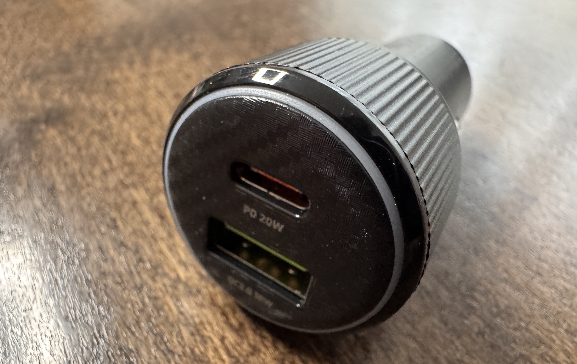 Recenze Swissten CL Adaptér 38W: Dobrý pomocník do auta