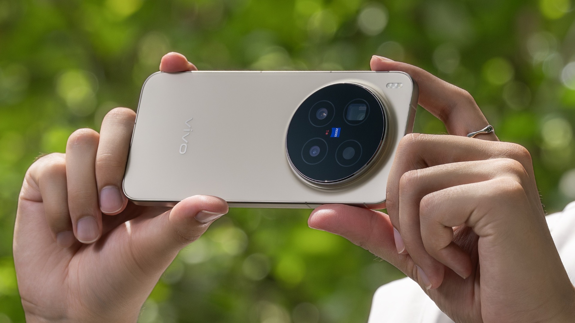 vivo X300 Pro: Pět důvodů, proč patří pod každý vánoční stromek