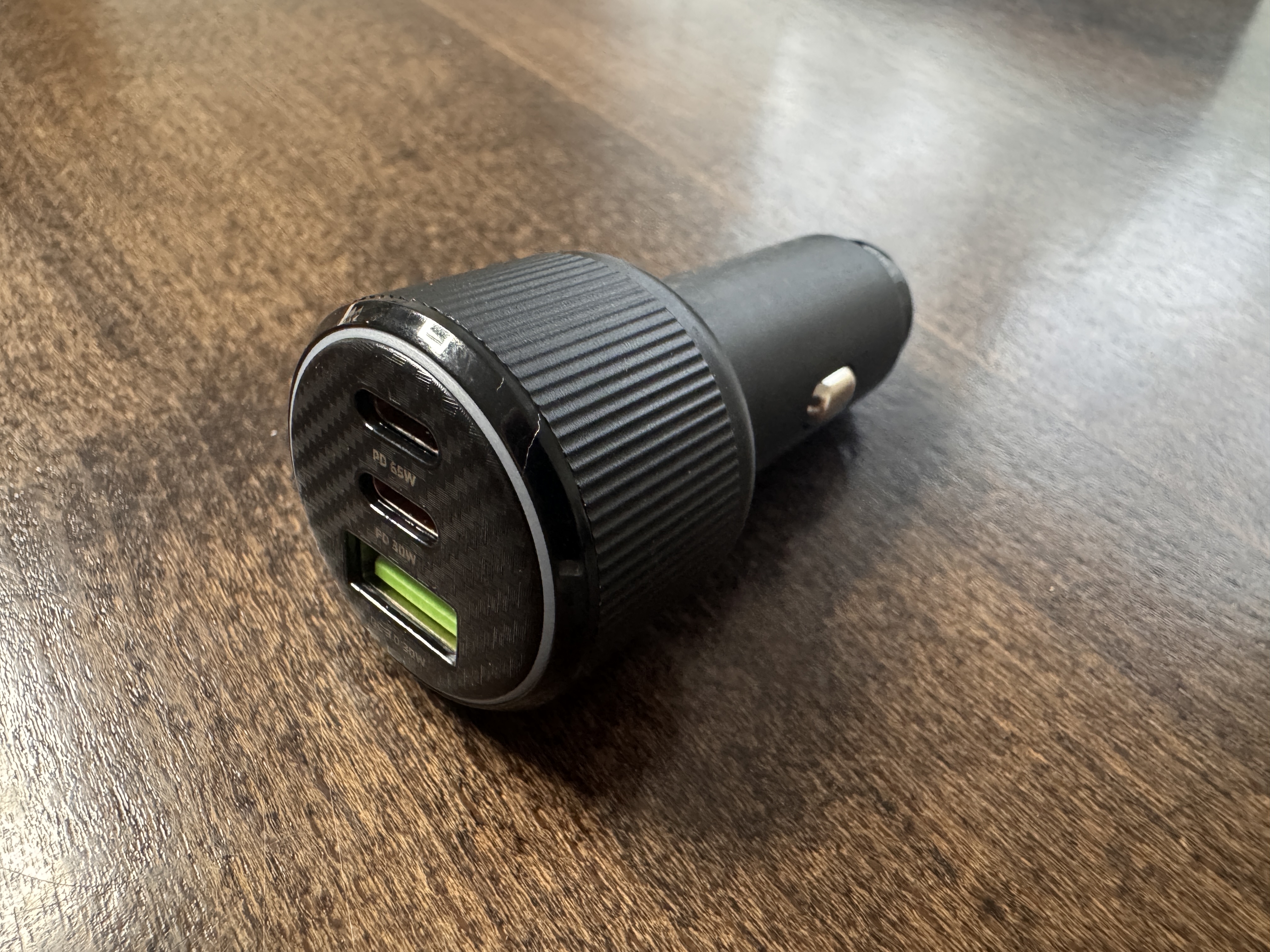 Recenze Swissten CL Adaptér 95W: Elektrárna pro váš notebook i mobil na cesty