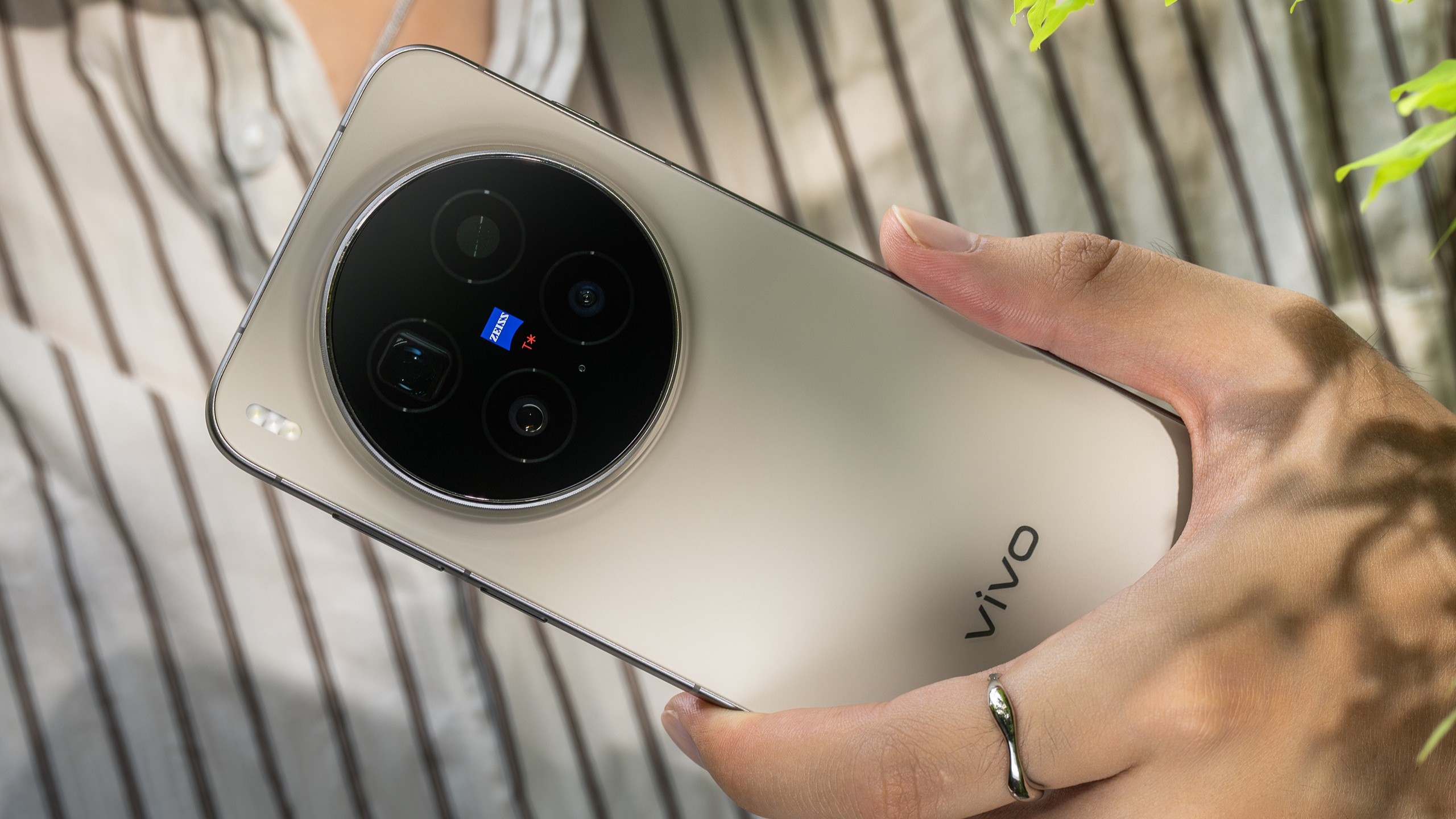 Využijte poslední šanci a pořiďte špičkový fotomobil vivo X300 Pro v exkluzivní akci
