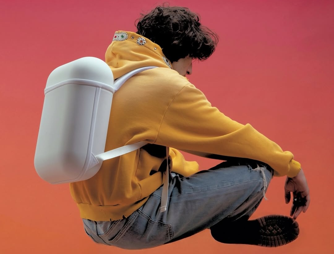 Již zítra přijde do prodeje AirPack, batoh inspirovaný sluchátky AirPods