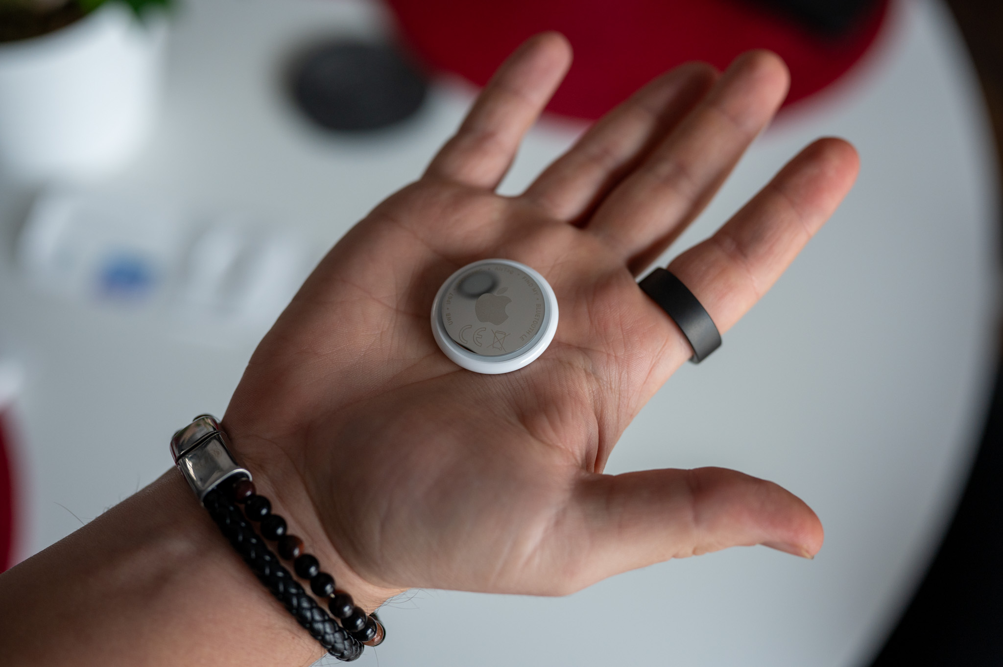 Máme Apple AirTag 2 v redakci! Zde je náš unboxing a první dojmy z něj