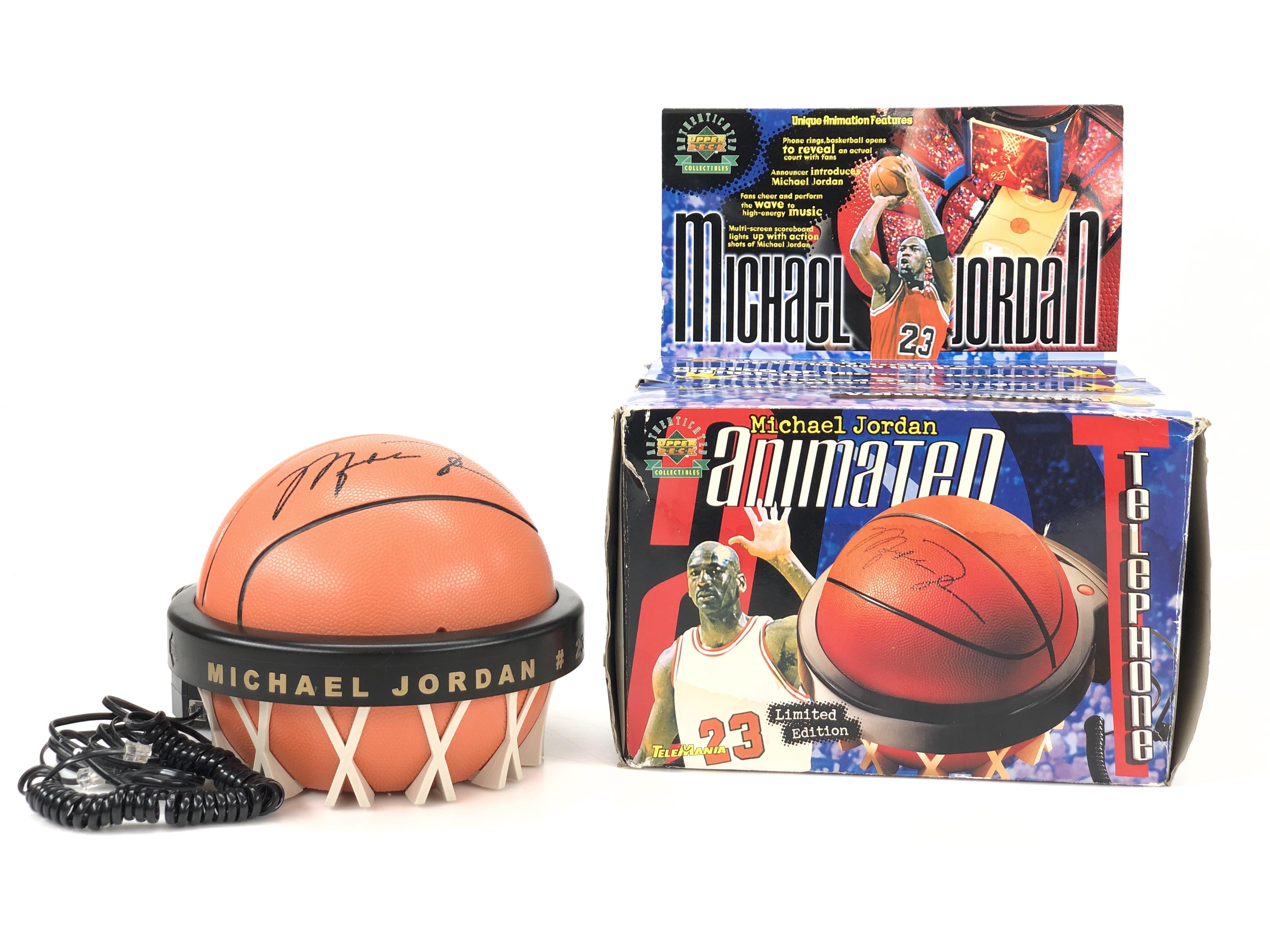 Rok 1999 přinesl Michael Air Jordan Phone. Tohle je nejbizarnější telefon všech dob