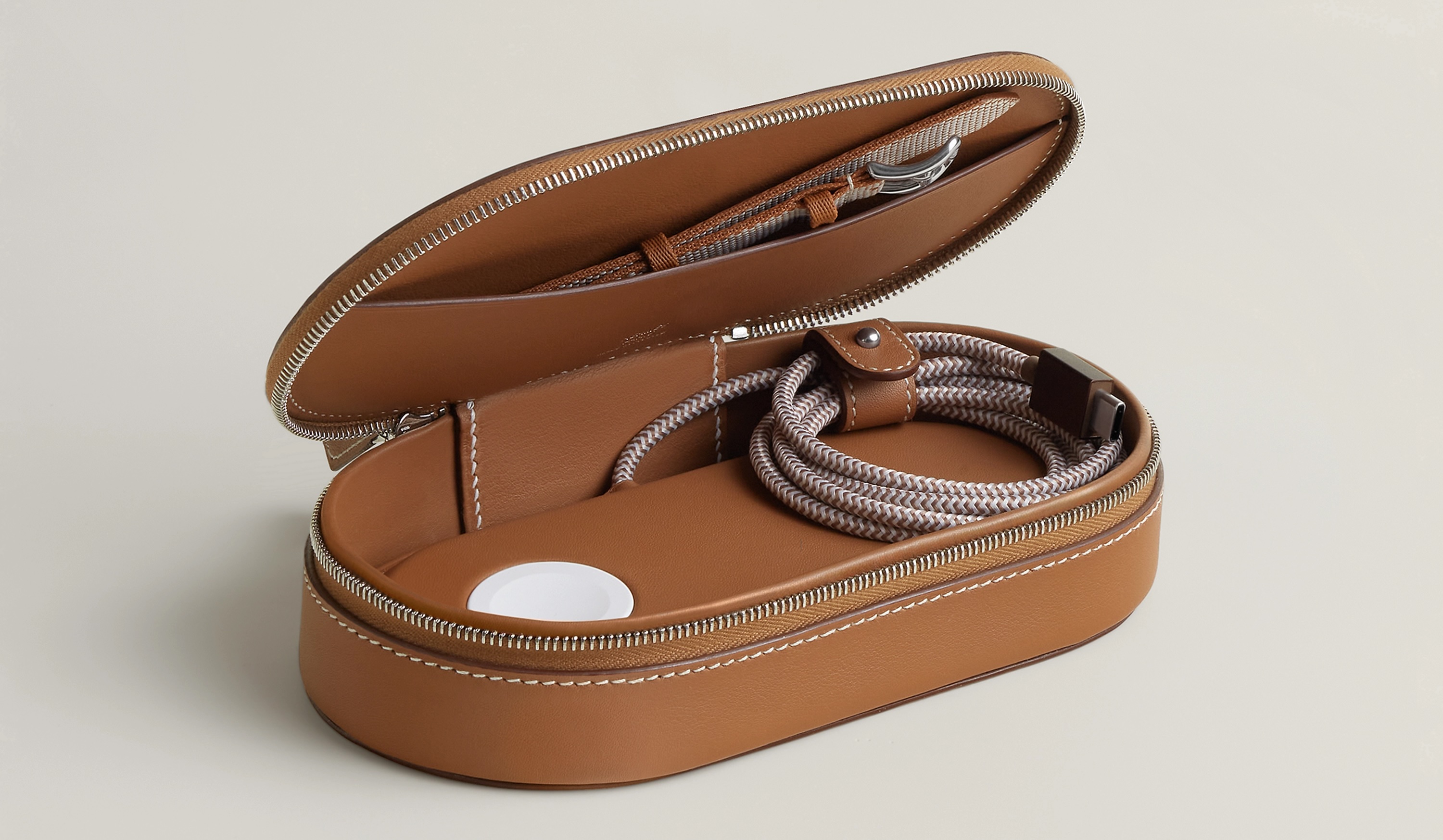 Hermes začal prodávat nabíječku na iPhone za 3250€