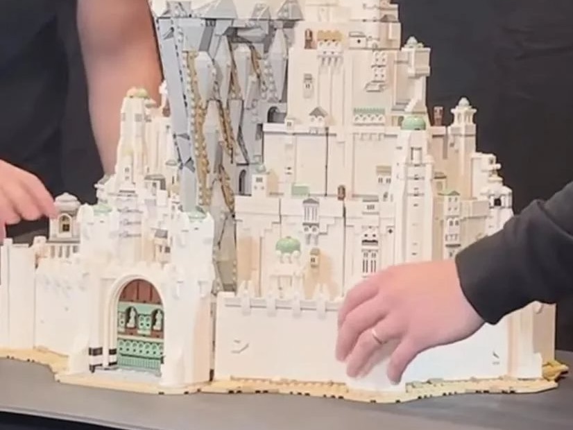 LEGO Minas Tirith je tu! Unikly fotky nejočekávanějšího LOTR LEGO setu letoška a stojí za to