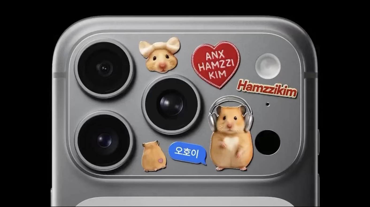 iPhone 17 Pro rozpoutal nový trend, mladí si lepí miniaturní nálepky na fotomodul