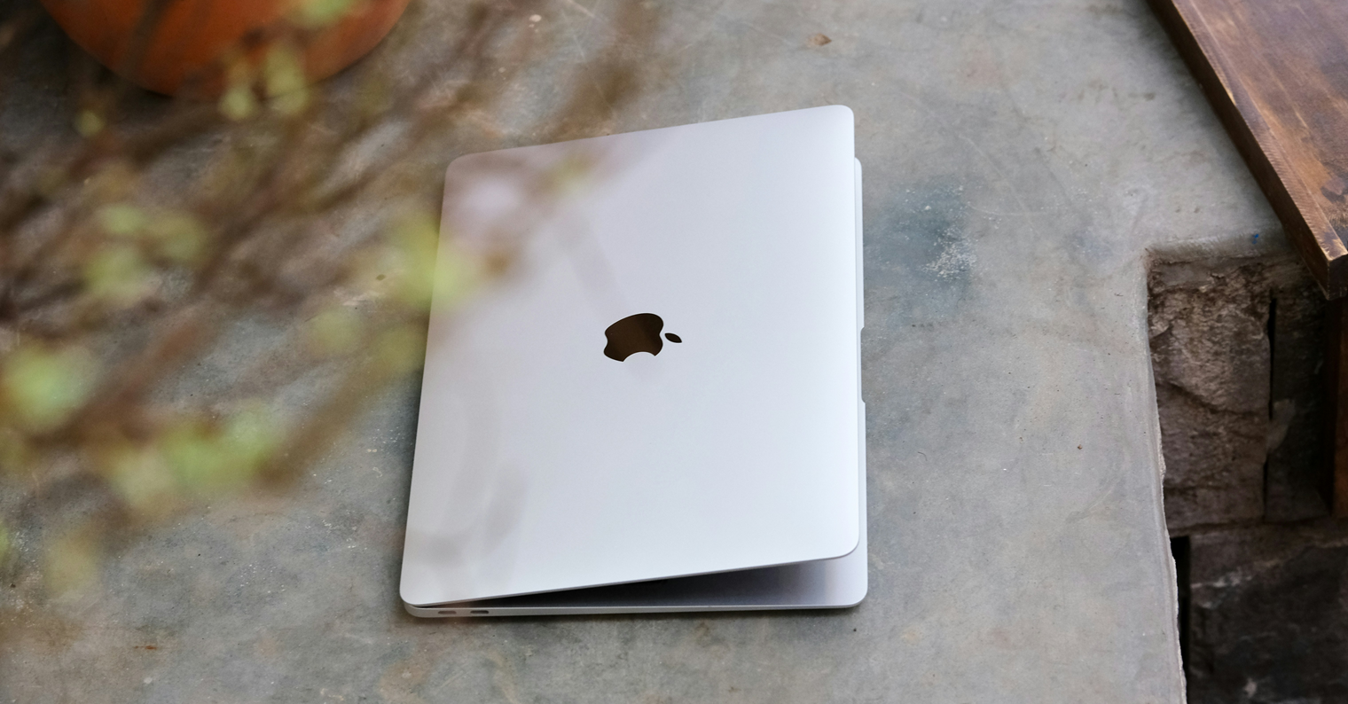 MacBook Air je teď absolutně nejlevnější. Ušetříte navíc 2 500 Kč díky bonusu