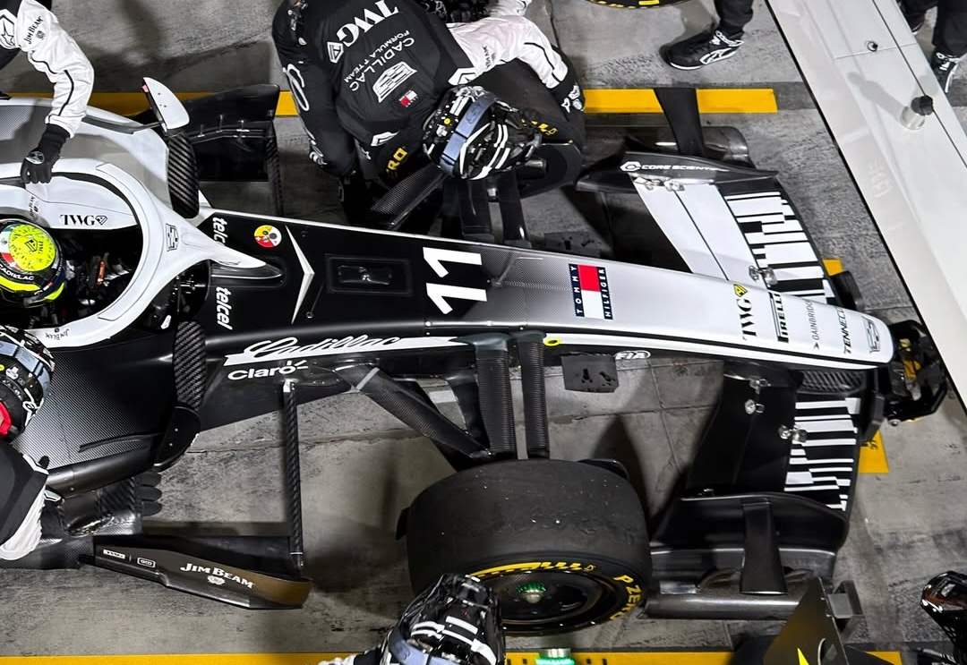 Apple nafotil na iPhone 17 Pro nový F1 monopost Cadillac, výsledek stojí za to!