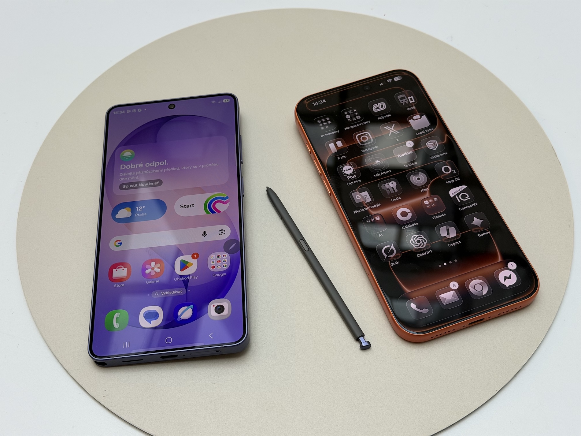 Galaxy S26 Ultra iPhone 17 Pro Max 35