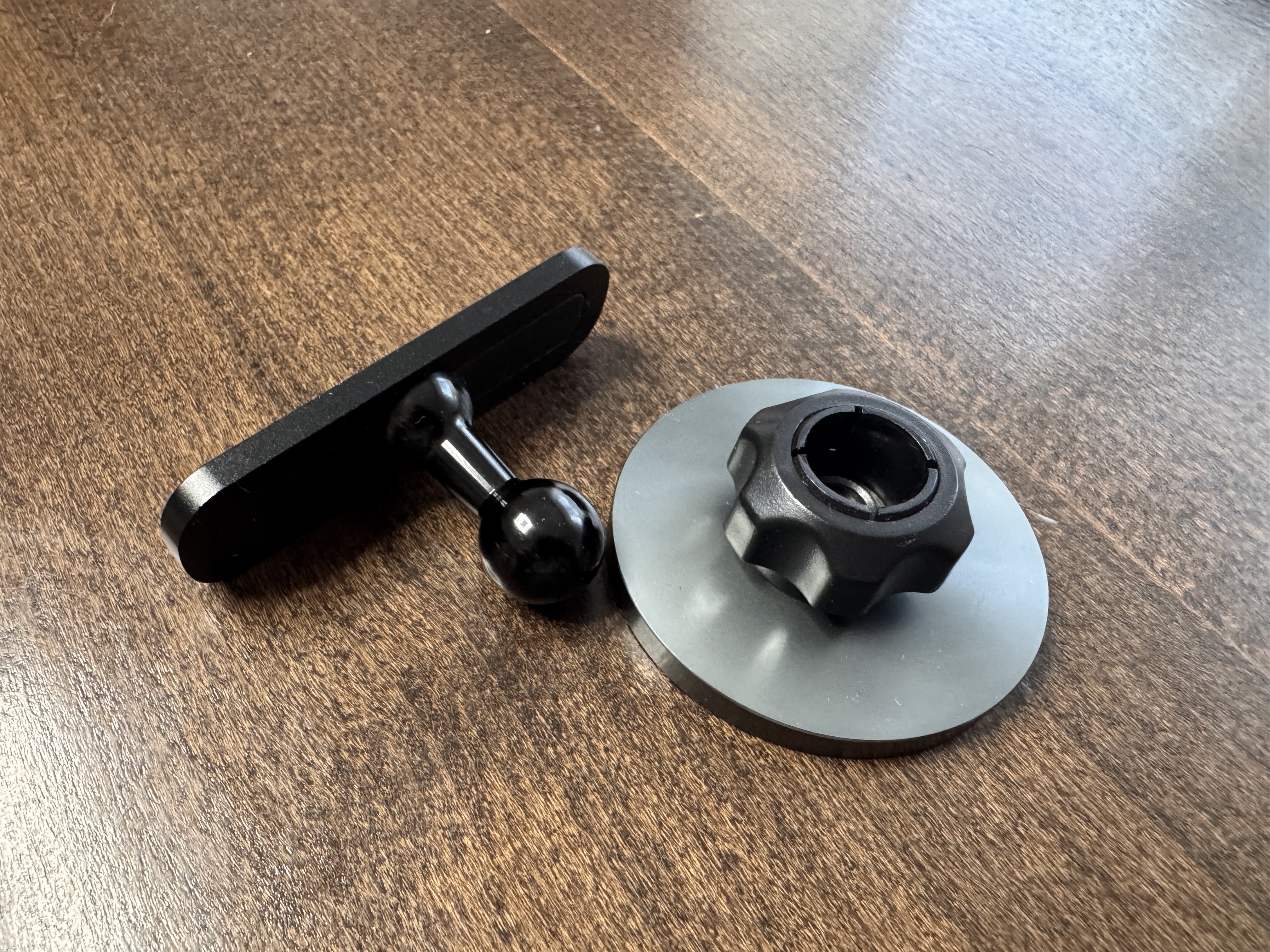 Recenze magnetického držáku Swissten: Praktický kousek za pár korun