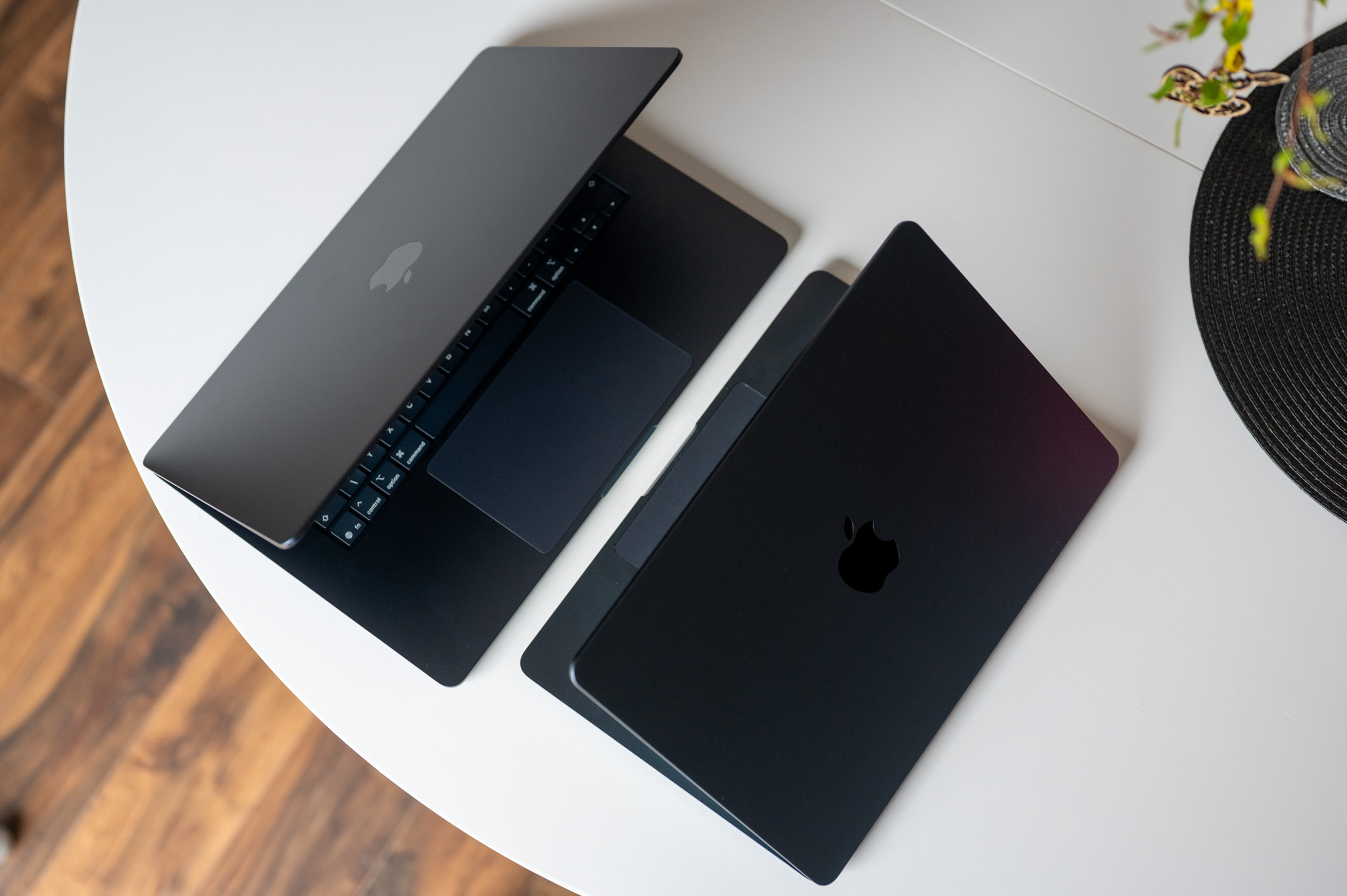 Na pár dní jsem vyměnil 13“ MacBook Air M5 za 15“ a nestačil jsem se divit, co vše je „jinak“