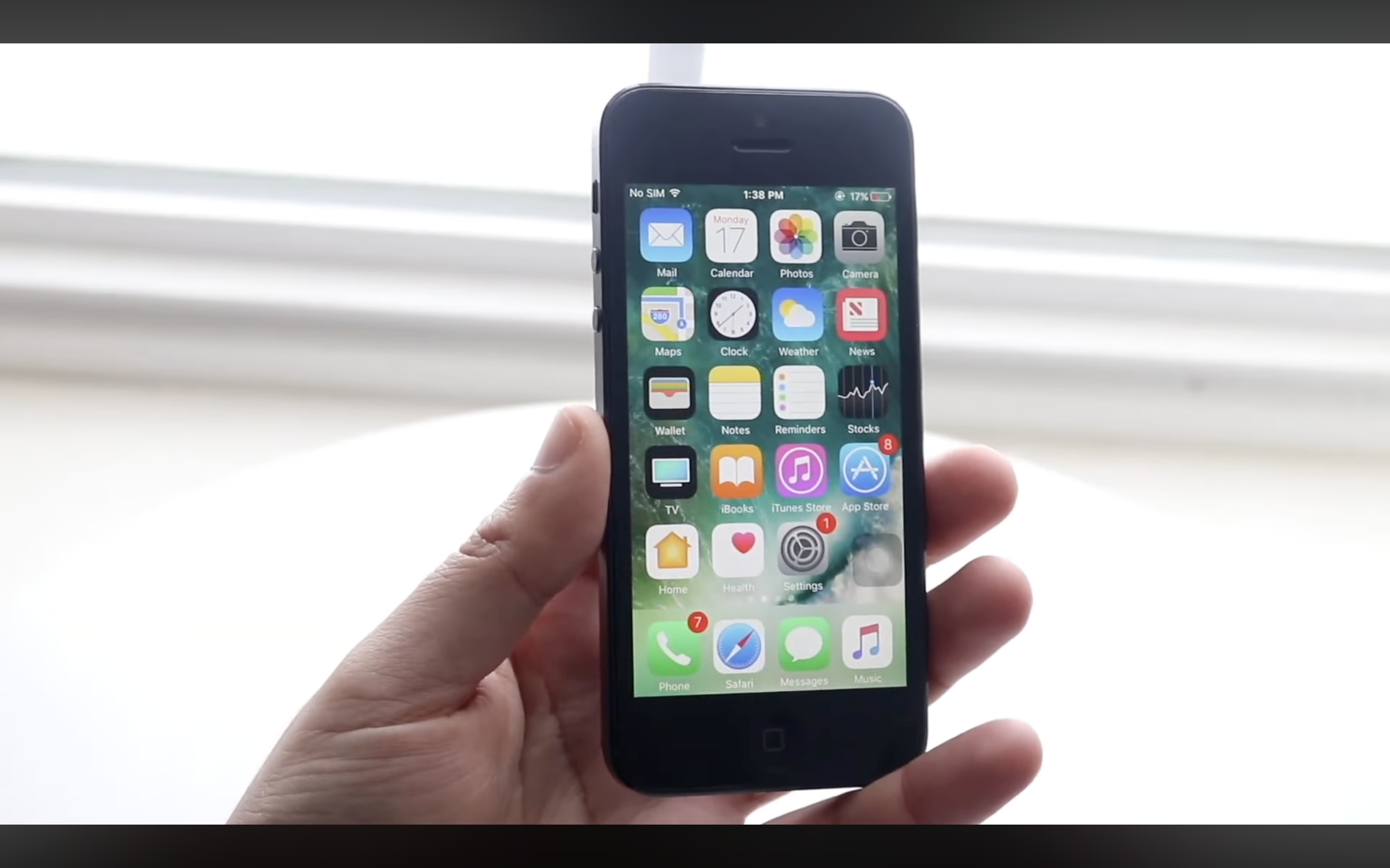 iPhone 5 je oficiálně mrtvý. Apple ho poslal do technologického důchodu