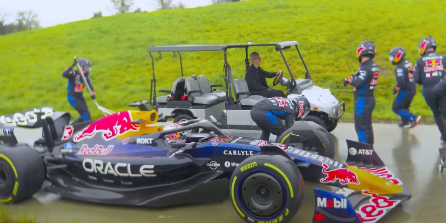 Tim Cook dostal v Apple Parku pit stop ve stylu F1. Postaral se o něj tým Maxe Verstappena