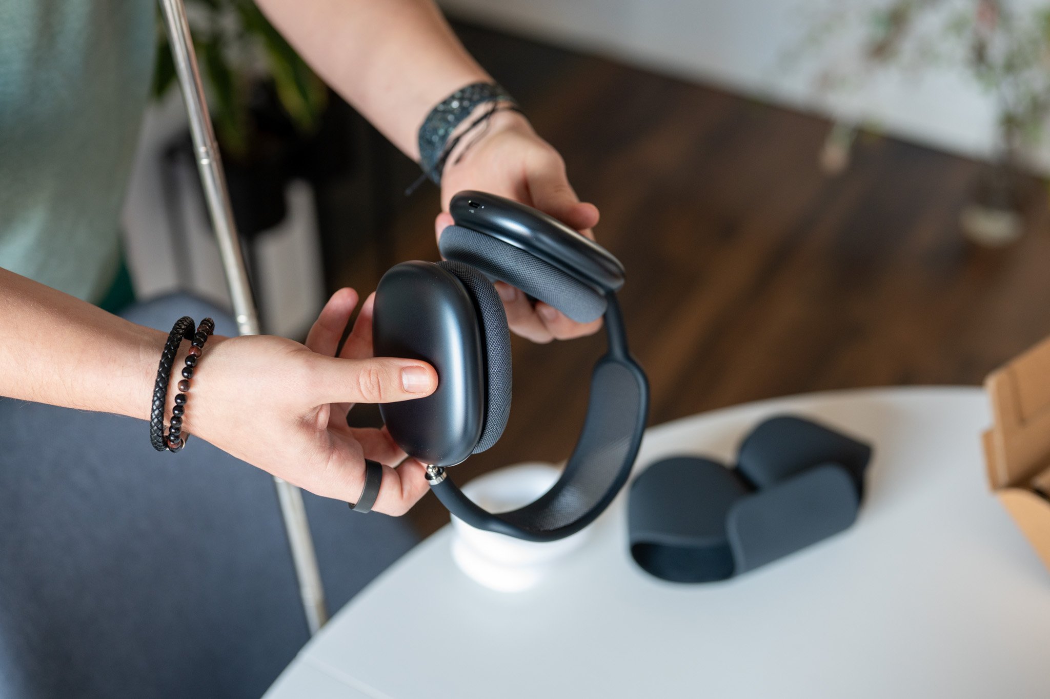 Máme AirPods Max 2 v redakci! Zde je náš unboxing a první dojmy z nejdražších Apple sluchátek současnosti