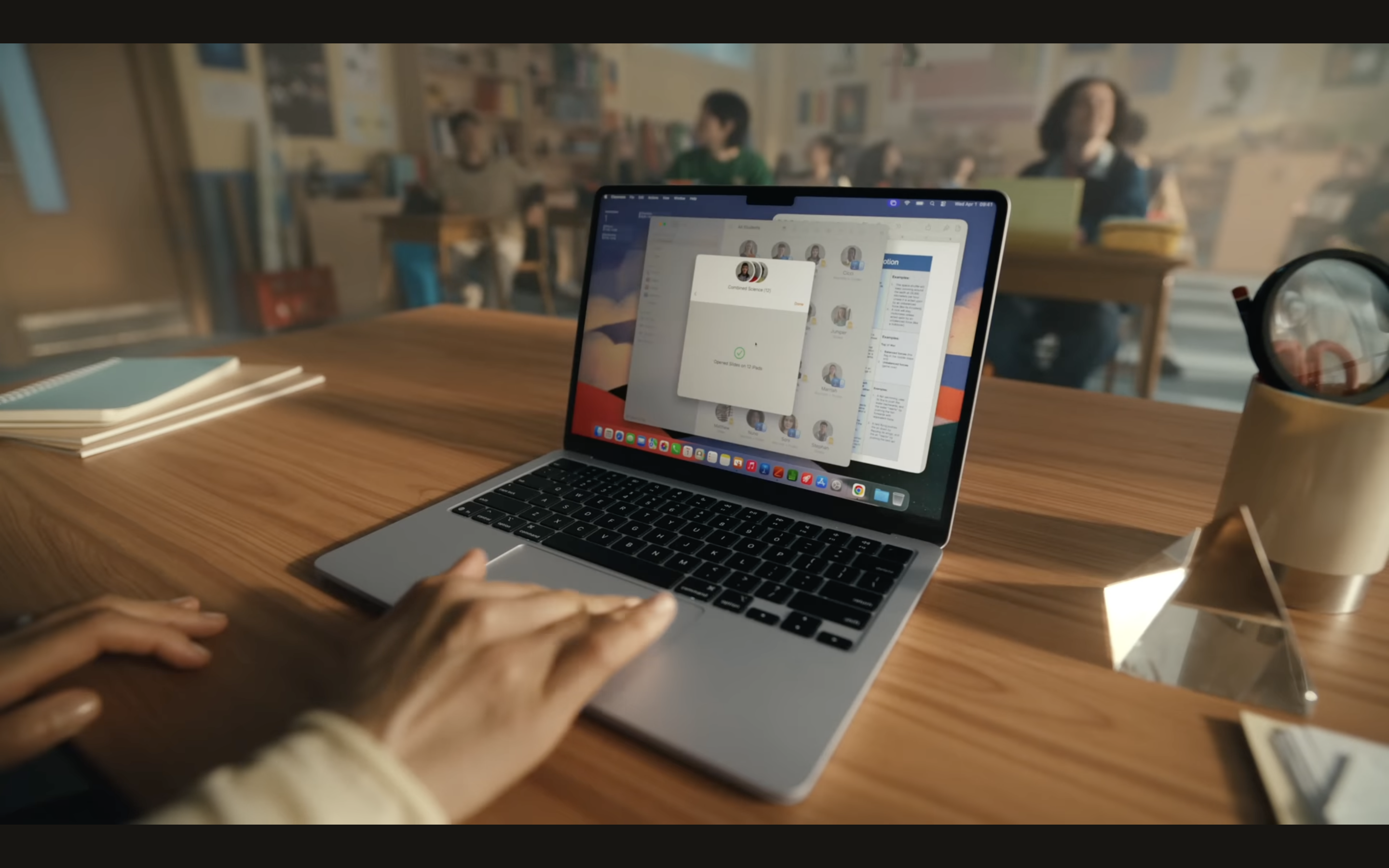 MacBook Neo jako jasná volba do škol? Toto video vás o tom dokonale přesvědčí