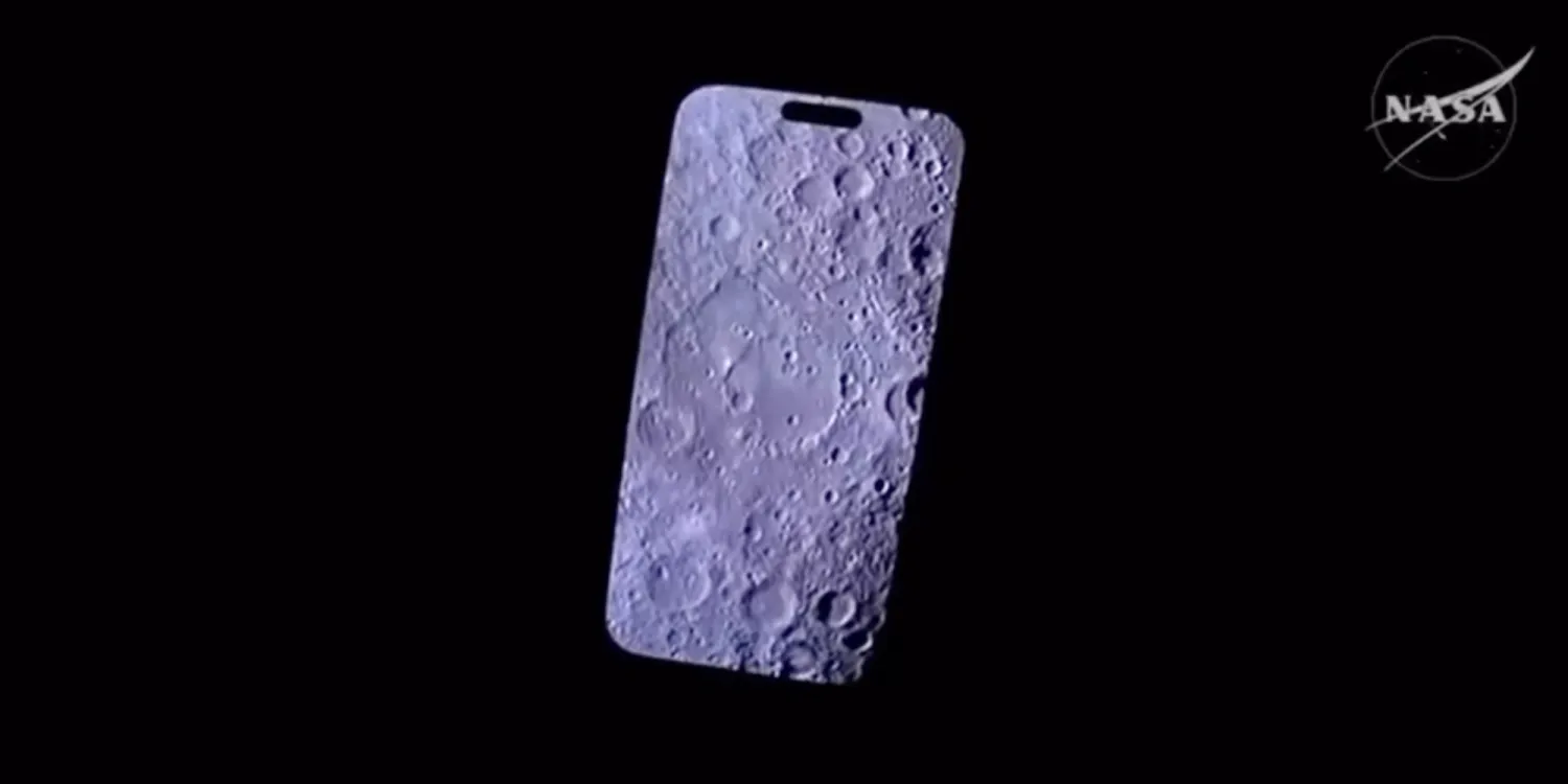 Astronaut vyfotil Měsíc iPhonem 17 Pro Max přímo ve vesmíru! Snímek z mise Artemis II bere dech