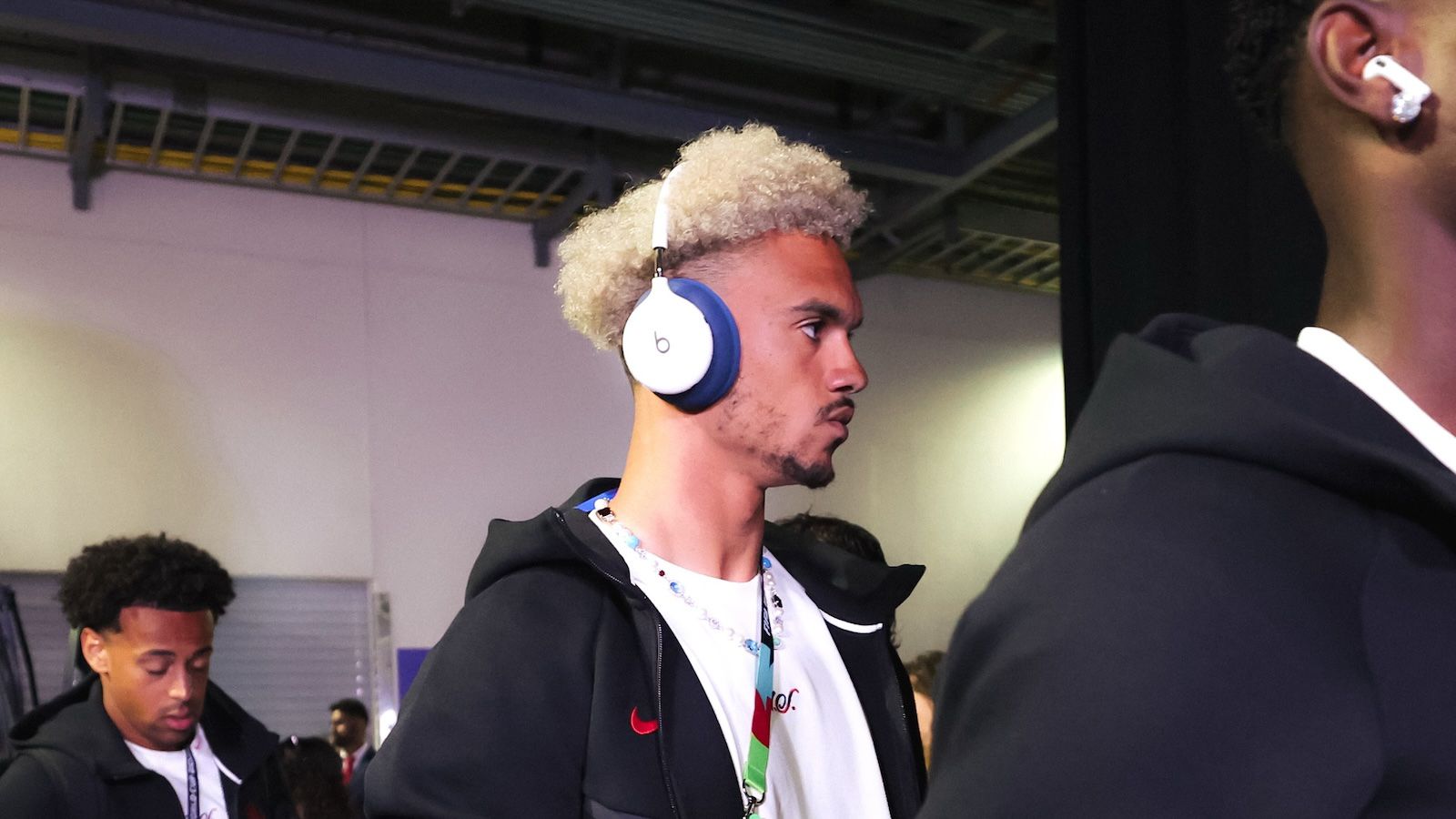 antonee robinson beats headphones