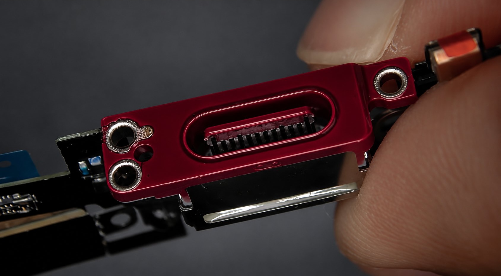 iPhone 18 Pro USB C port 4