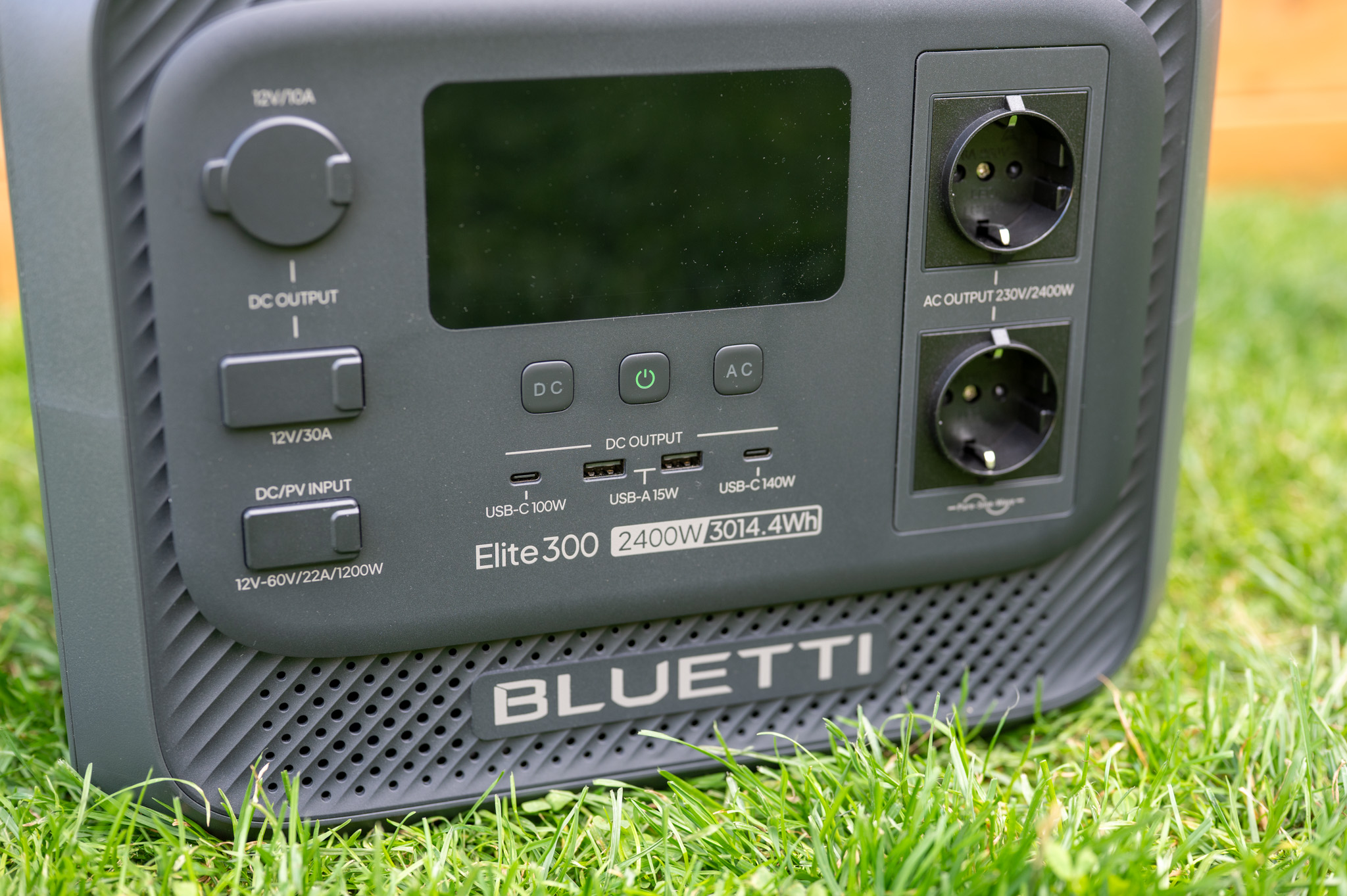 BLUETTI Elite 300 13
