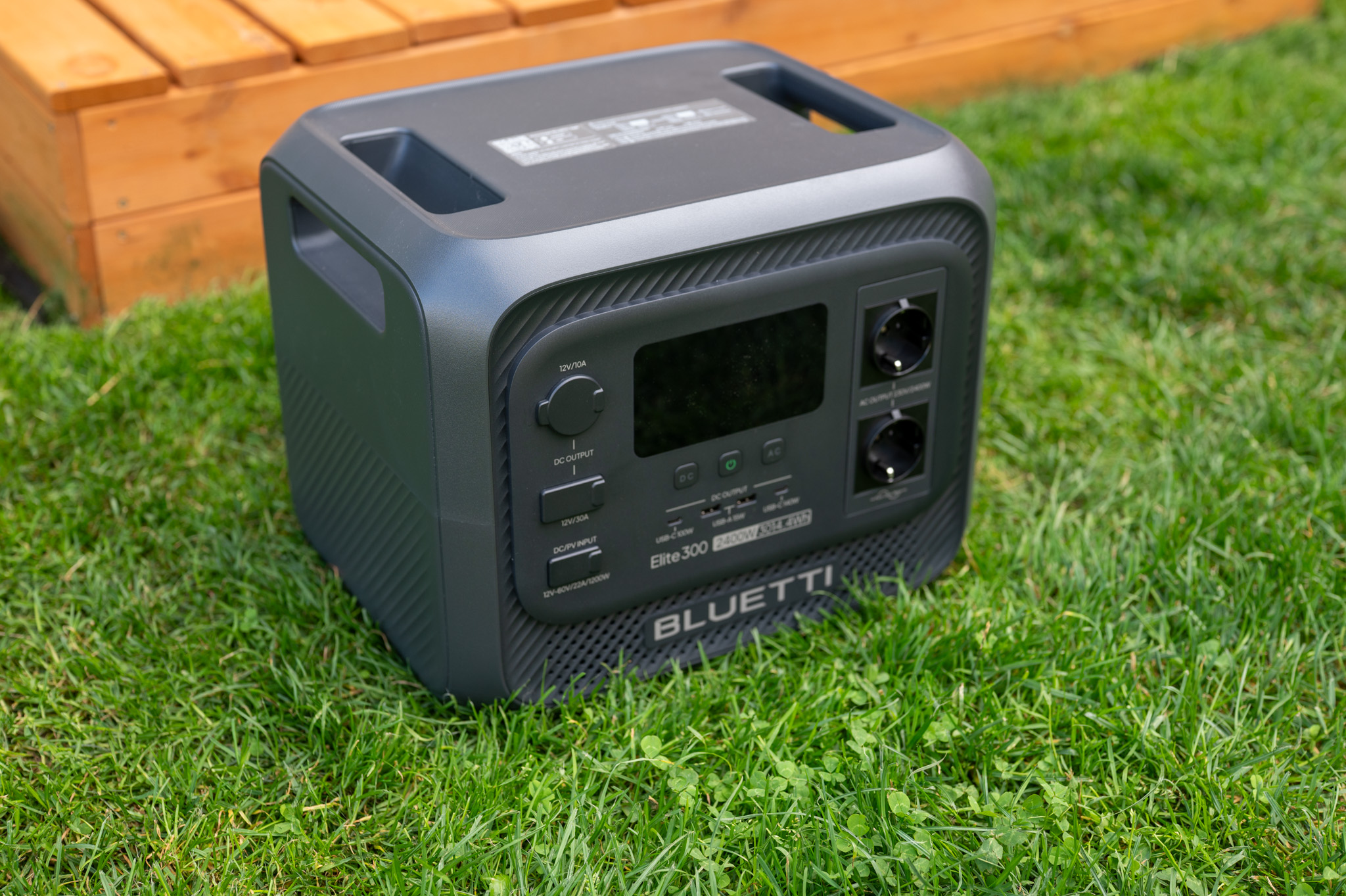 BLUETTI Elite 300 9
