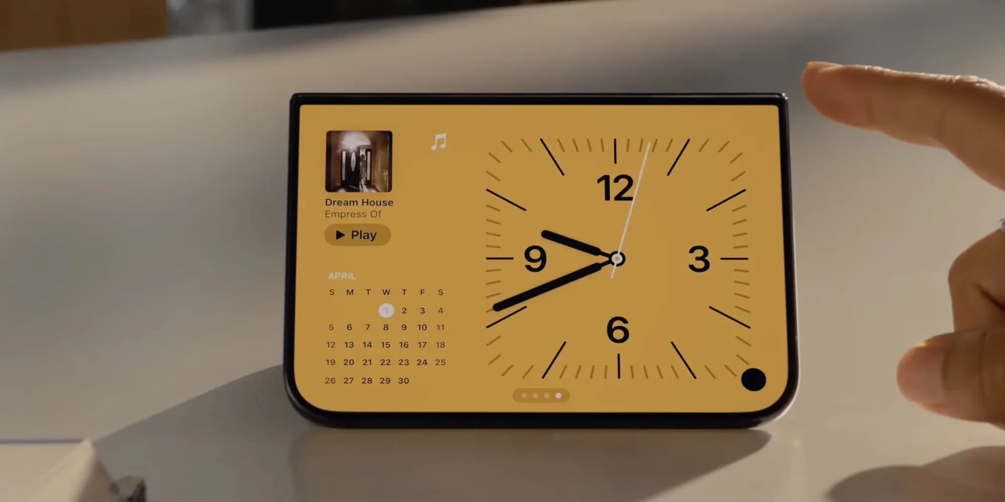 iphone duo standby clock widget.jpg