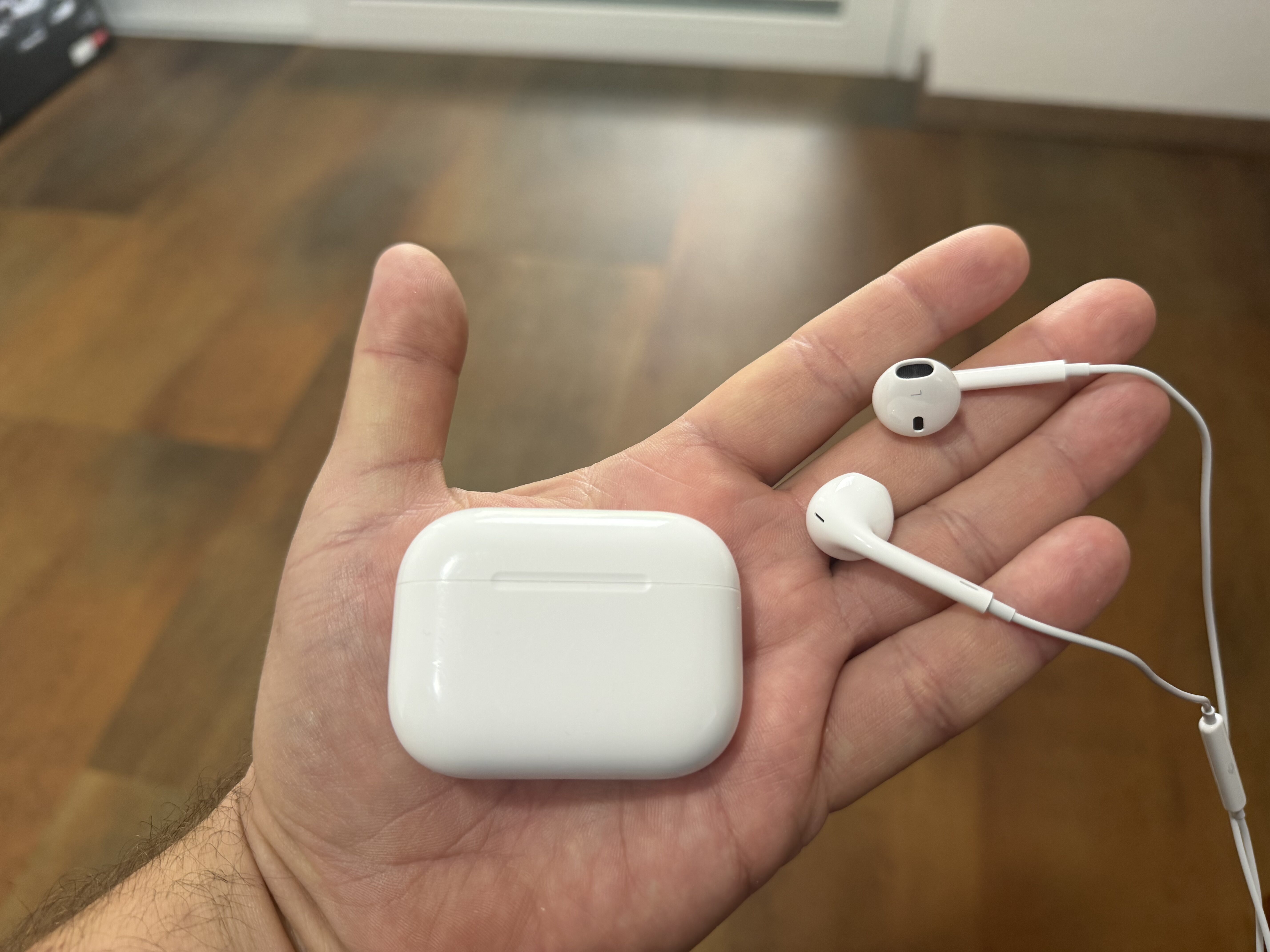 airpods vs earpods